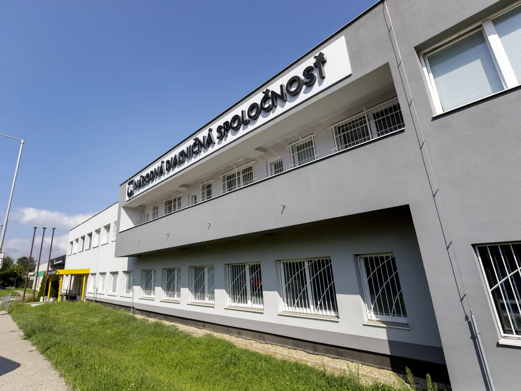 Na snímke budova Národnej diaľničnej spoločnosti (NDS) v Bratislave 25. augusta 2021.