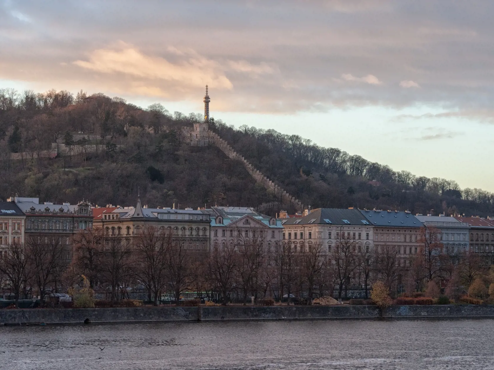 Petřínska rozhľadňa je vyhľadávaná turistami.
