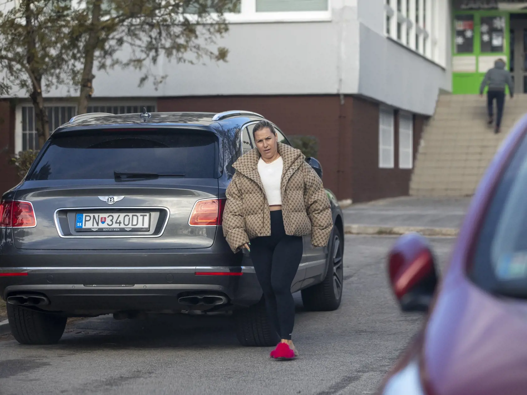 Na snímke je tenistka Dominika Cibulková   pred tanečným štúdiom Dansovia Petra Modrovského, ako odchádza z tréningu pred novou sériou televíznej súťaže Let's Dance.
