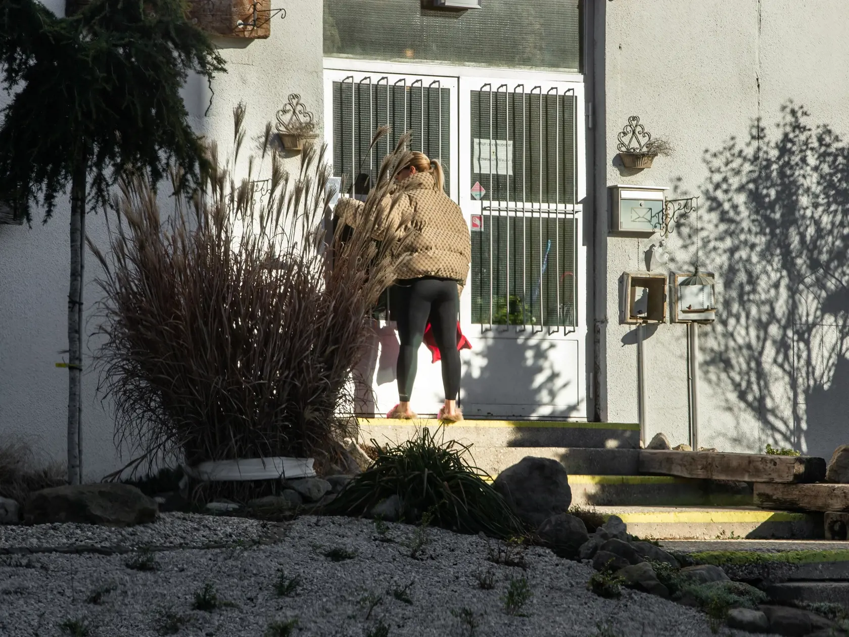 Paparazzi pred tanečnou školou Dansovia v Bratislave. Na snímke Dominika Cibulková.