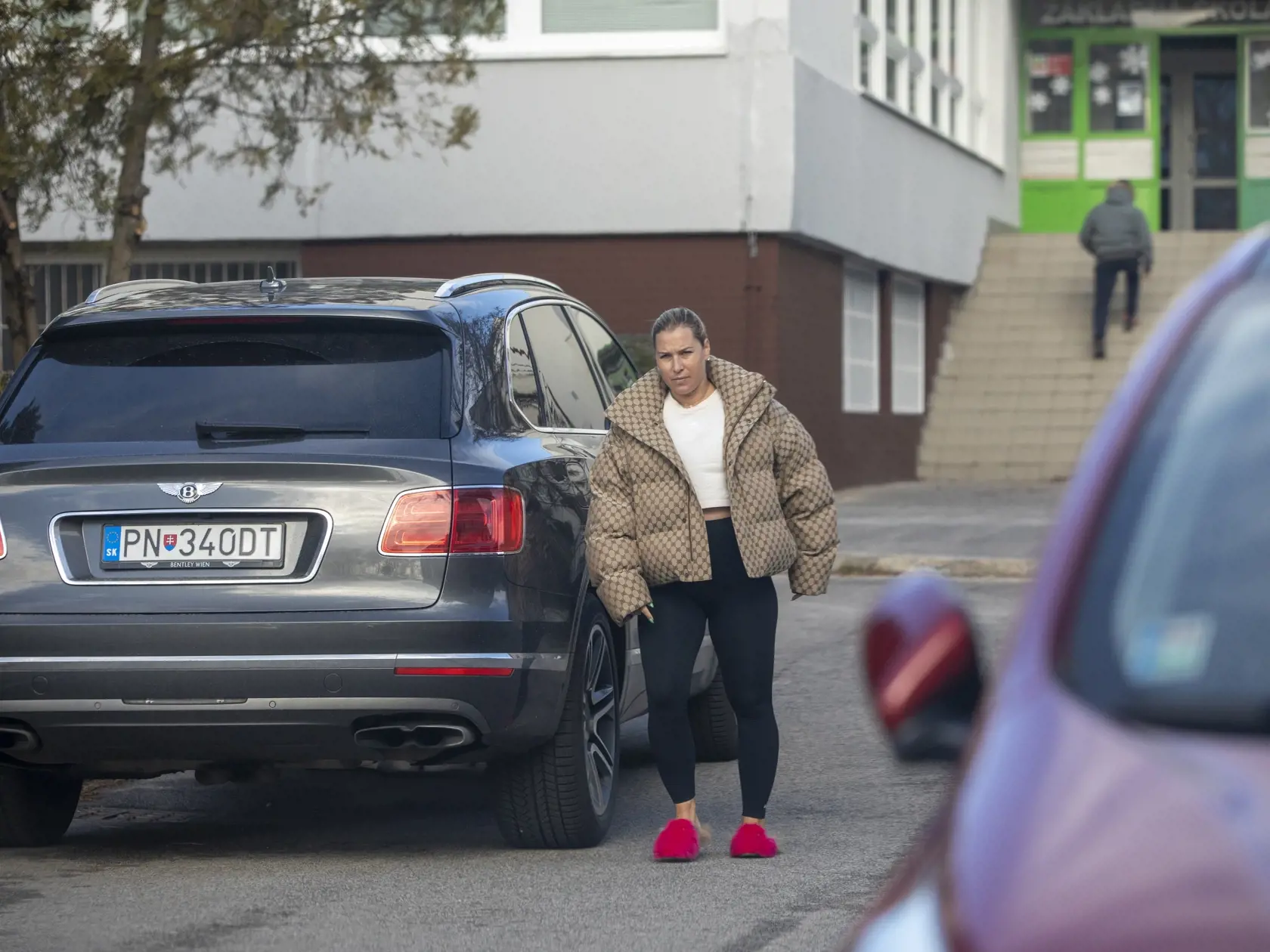 Na snímke je tenistka Dominika Cibulková   pred tanečným štúdiom Dansovia Petra Modrovského, ako odchádza z tréningu pred novou sériou televíznej súťaže Let's Dance.