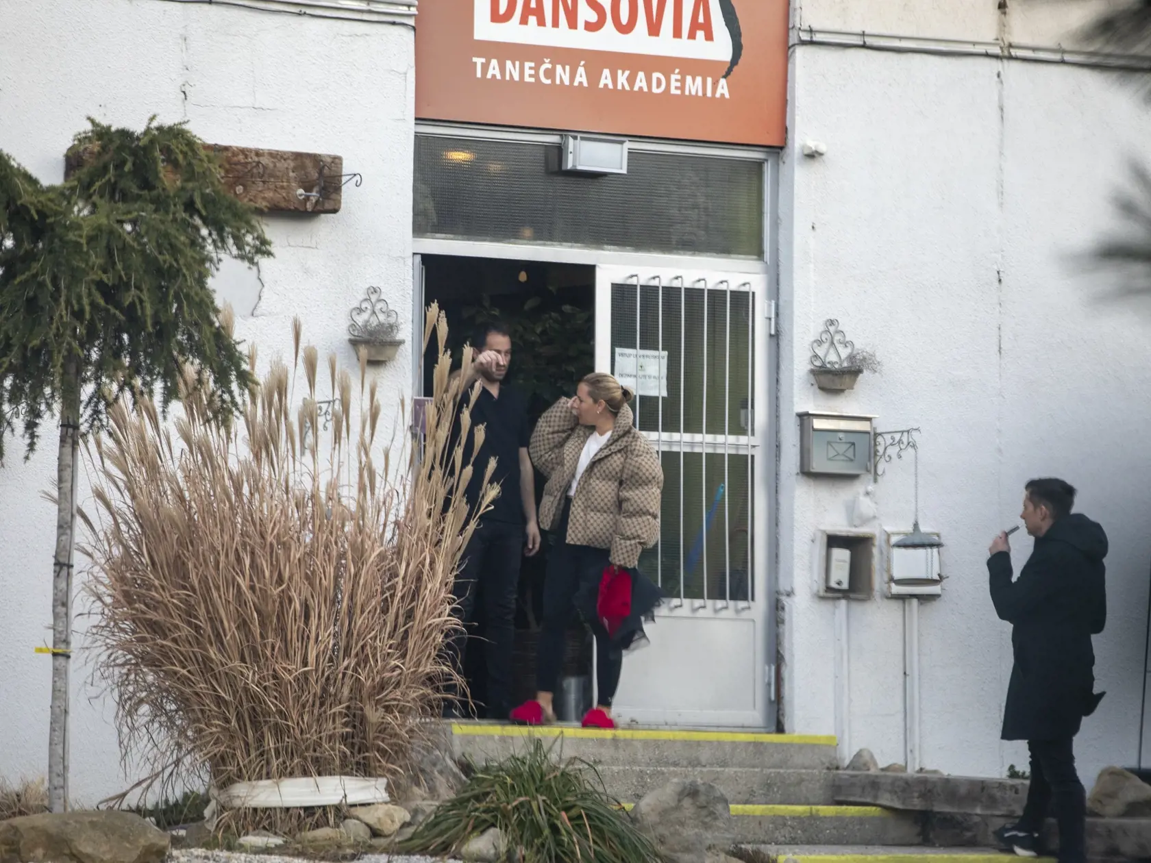 Na snímke je tenistka Dominika Cibulková  a Peter Modrovský pred tanečným štúdiom Dansovia,  ako odchádza z tréningu pred novou sériou televíznej súťaže Let's Dance.