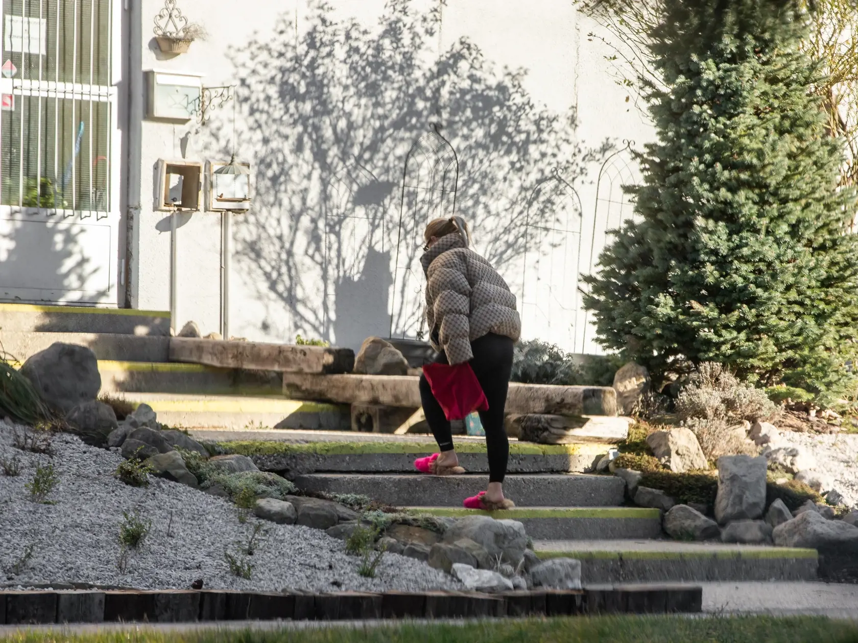 Paparazzi pred tanečnou školou Dansovia v Bratislave. Na snímke Dominika Cibulková.