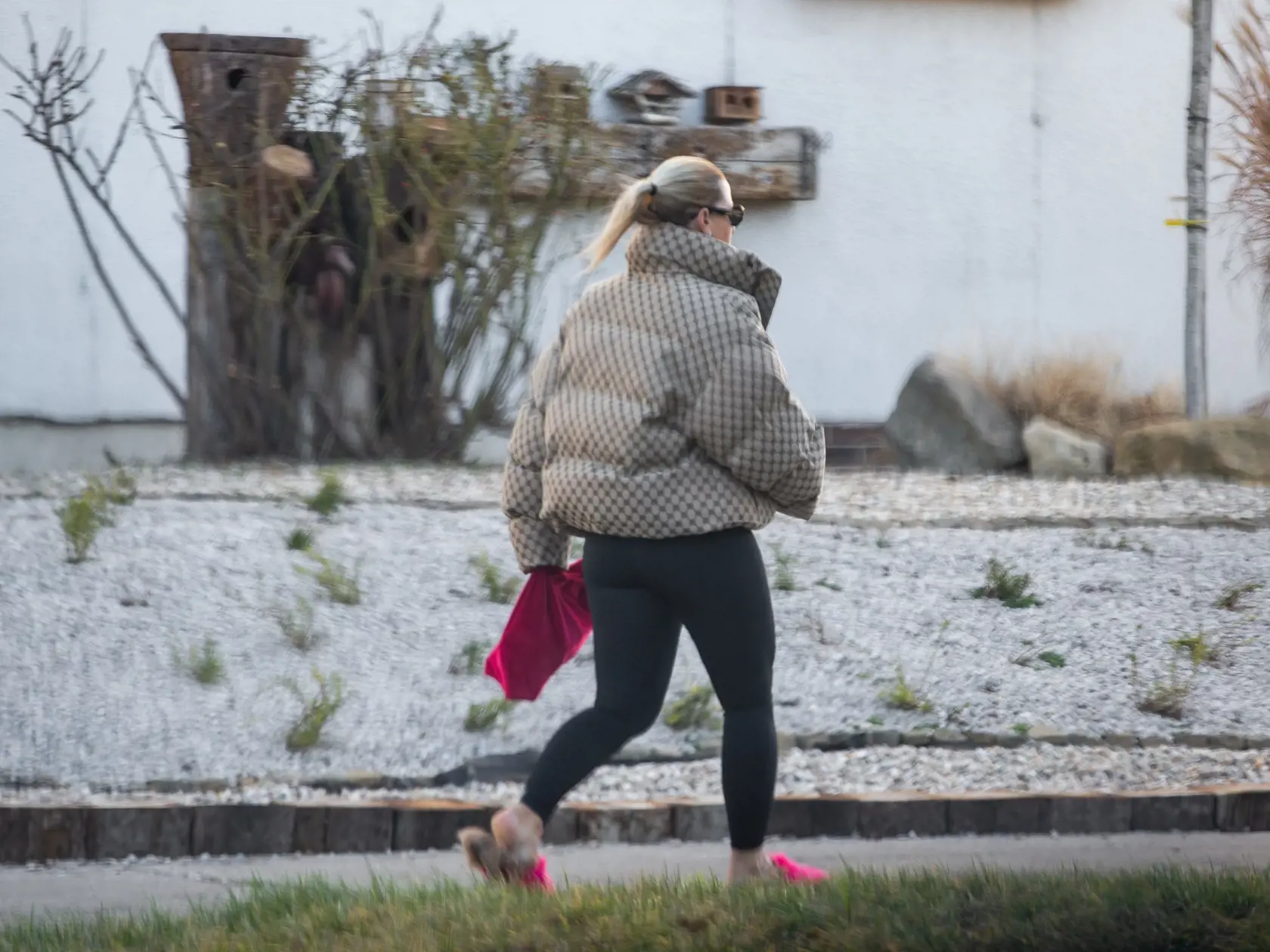 Paparazzi pred tanečnou školou Dansovia v Bratislave. Na snímke Dominika Cibulková.