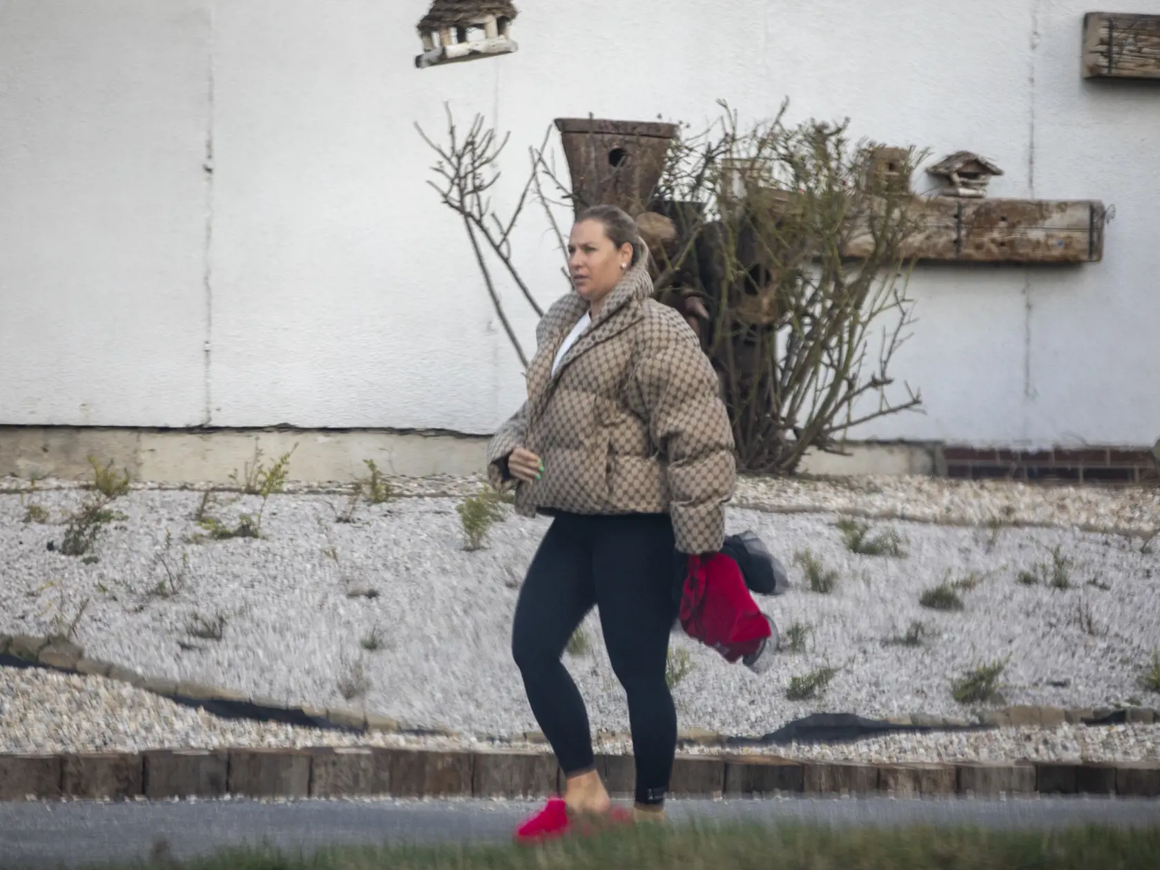 Na snímke je tenistka Dominika Cibulková   pred tanečným štúdiom Dansovia Petra Modrovského, ako odchádza z tréningu pred novou sériou televíznej súťaže Let's Dance.