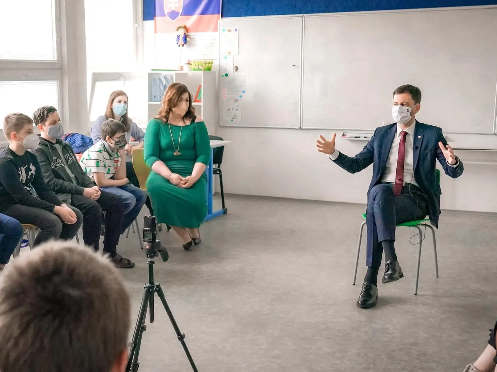 Premiér Eduard Heger na návšteve základnej školy v Chorvátskom Grobe