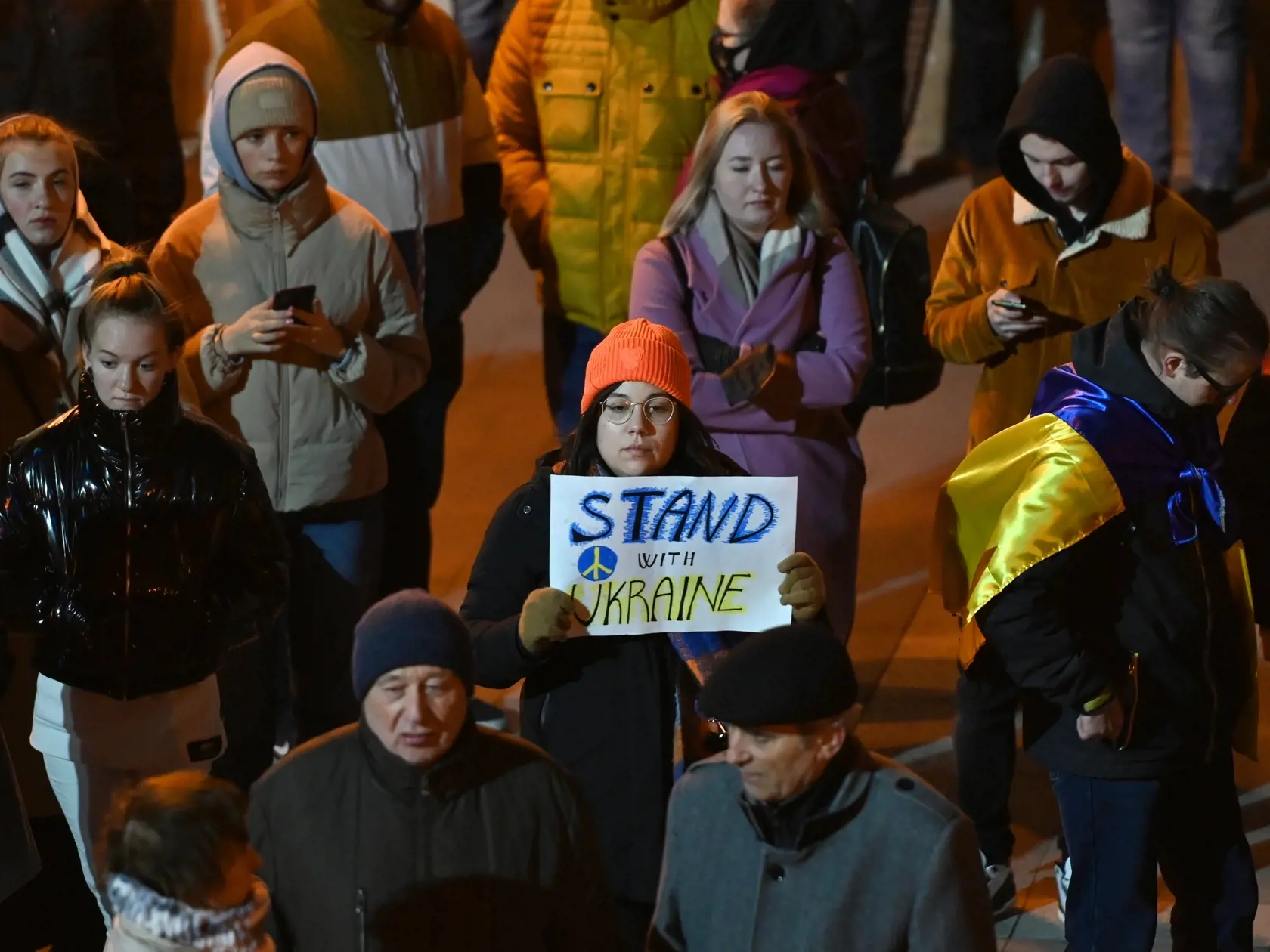 Účastníci počas protestu proti ruskej invázii na Ukrajine s názvom "Trnava stojí za Ukrajinou" v Trnave v pondelok 28. októbra 2022. FOTO TASR - Lukáš Grinaj