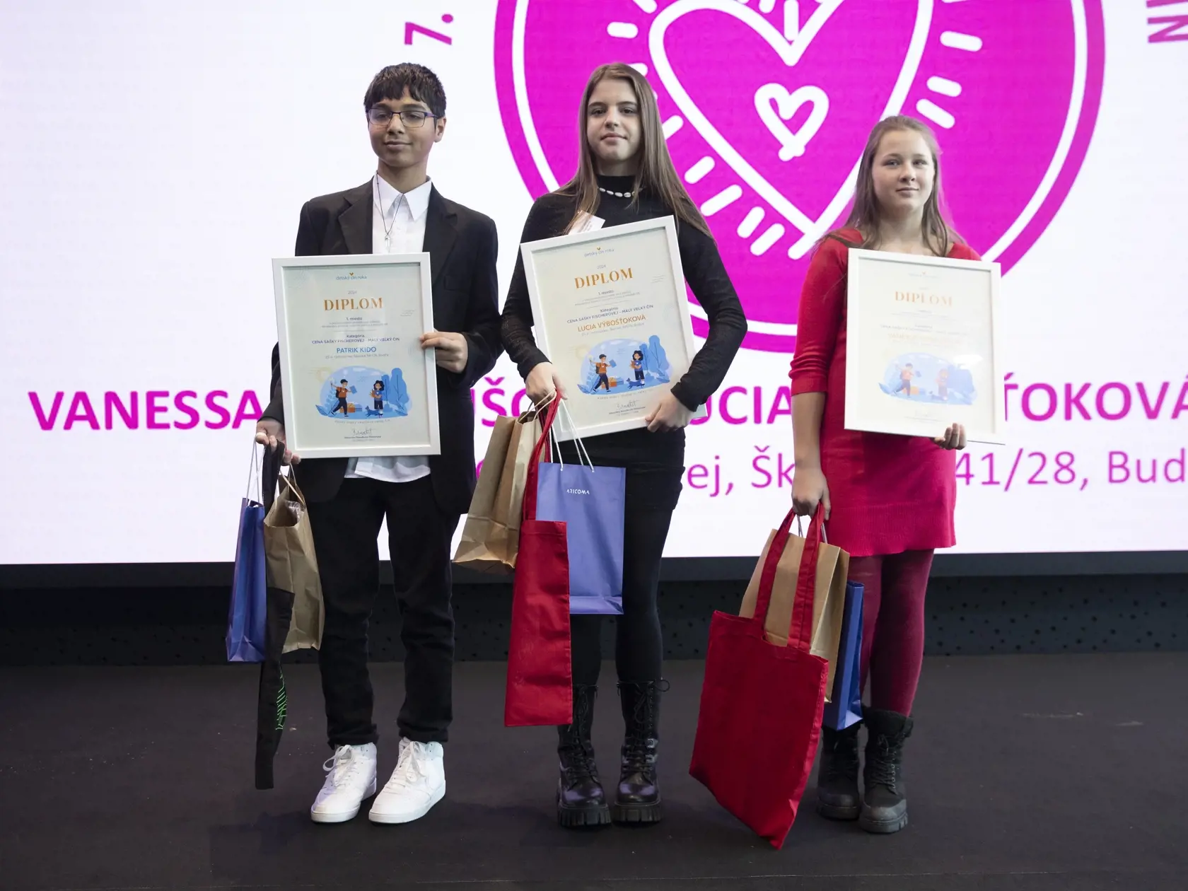 Odprevadili zraneného psíka za „dúhový most“.
