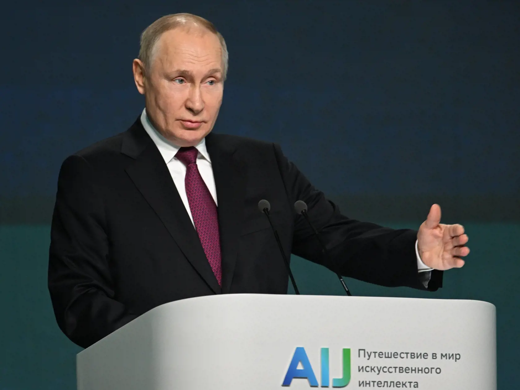 EBE 30 Moskva - Na snímke ruský prezident Vladimir Putin reční na medzinárodnej konferencii AI Journey v Moskve 24. novembra 2022. FOTO TASR/AP
Russian President Vladimir Putin gestures while addressing the International AI Journey Conference in Moscow, Russia, Thursday, Nov. 24, 2022. (Pavel Bednyakov, Sputnik, Kremlin Pool Photo via AP)