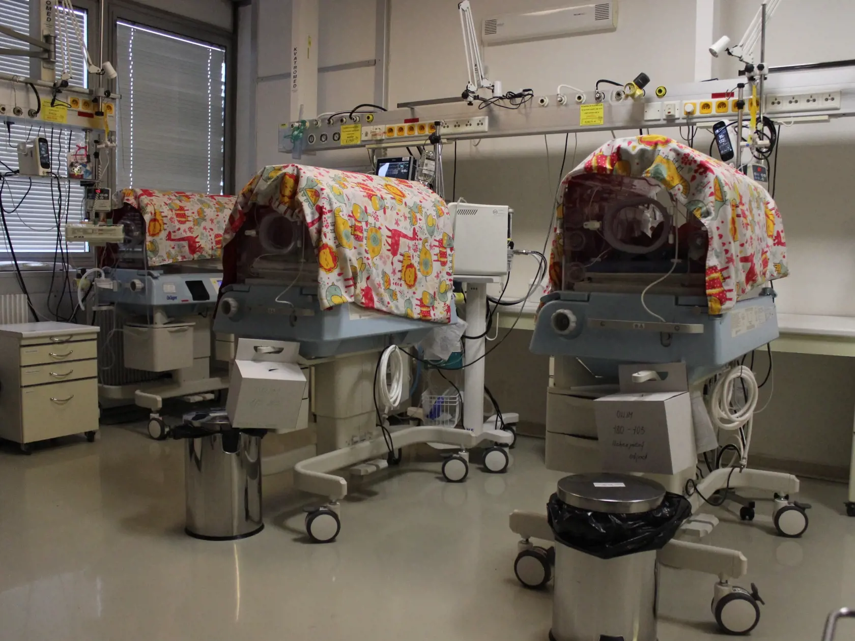 Personál Oddelenia neonatologickej intenzívnej medicíny DFN Košice robí všetko pre to, aby sa čo najlepšie postaral o bábätka, ale aj ich mamičky. Rekonštrukcia priestorov by veci pomohla.