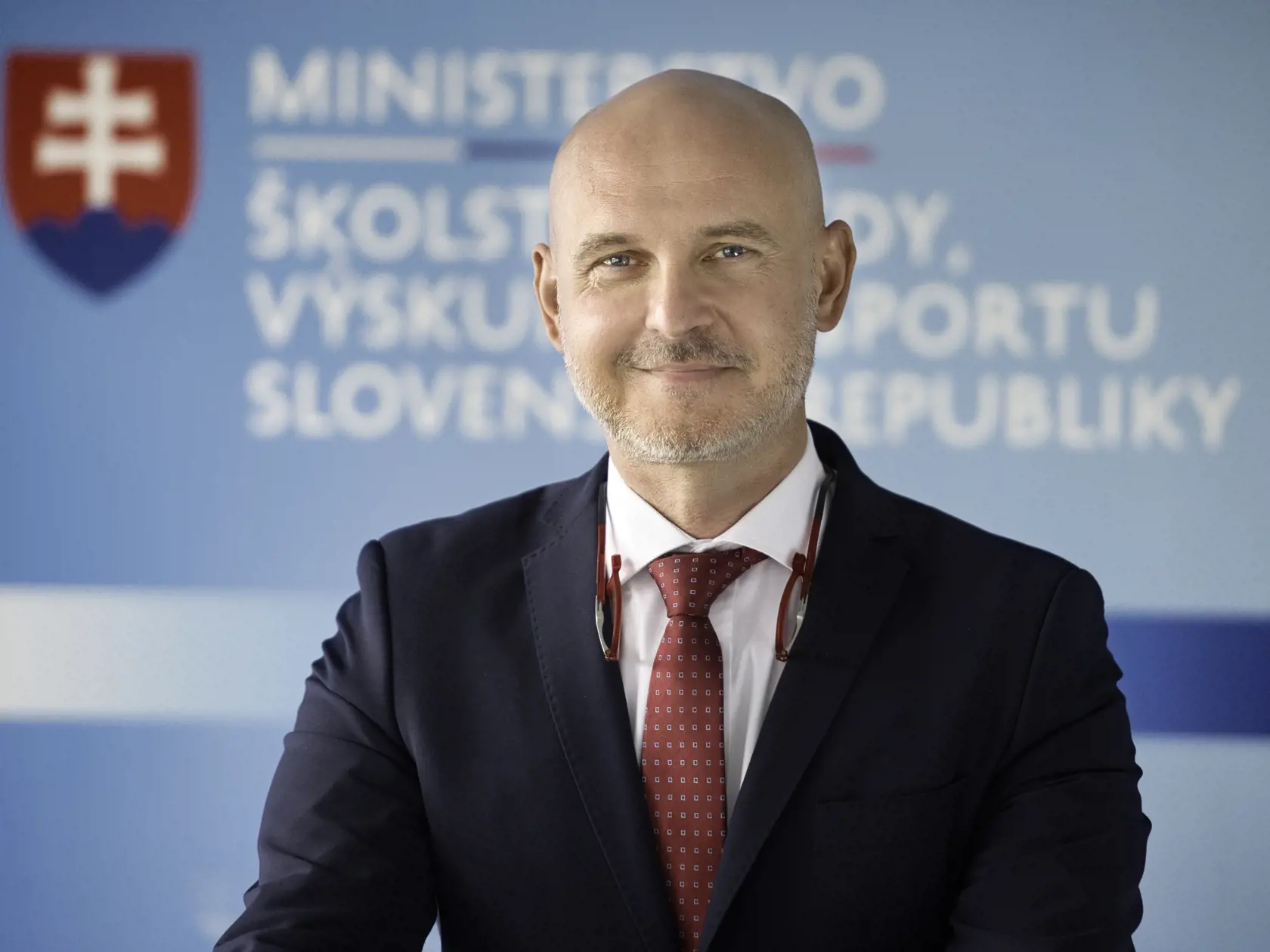 Na snímke minister školstva, vedy, výskumu a športu SR Branislav Gröhling (SaS) pózuje 26. mája 2020 v Bratislave. FOTO TASR - Pavel Neubauer