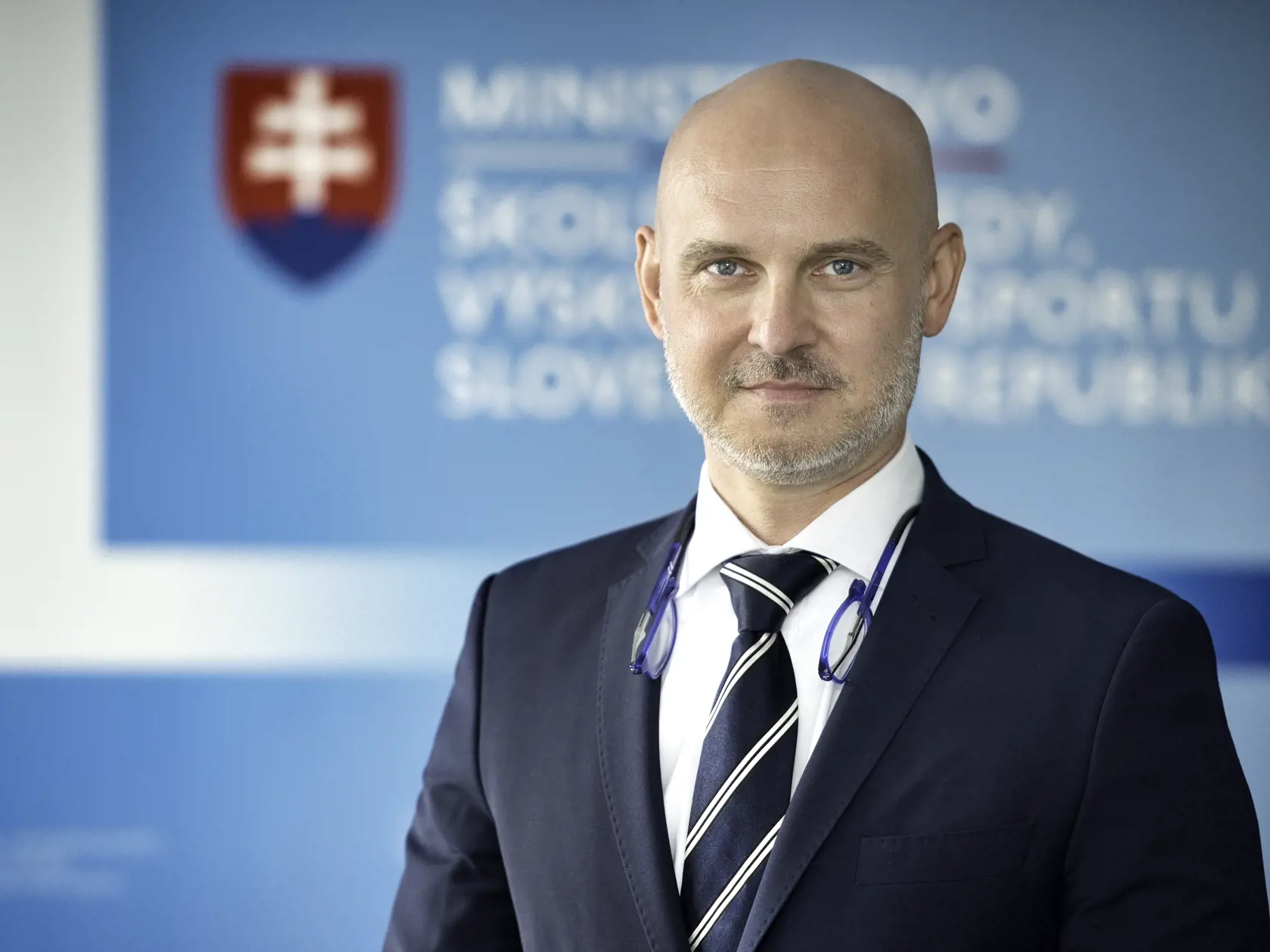 Na snímke minister školstva, vedy, výskumu a športu SR Branislav Gröhling (SaS) pózuje 26. mája 2020 v Bratislave. FOTO TASR - Pavel Neubauer