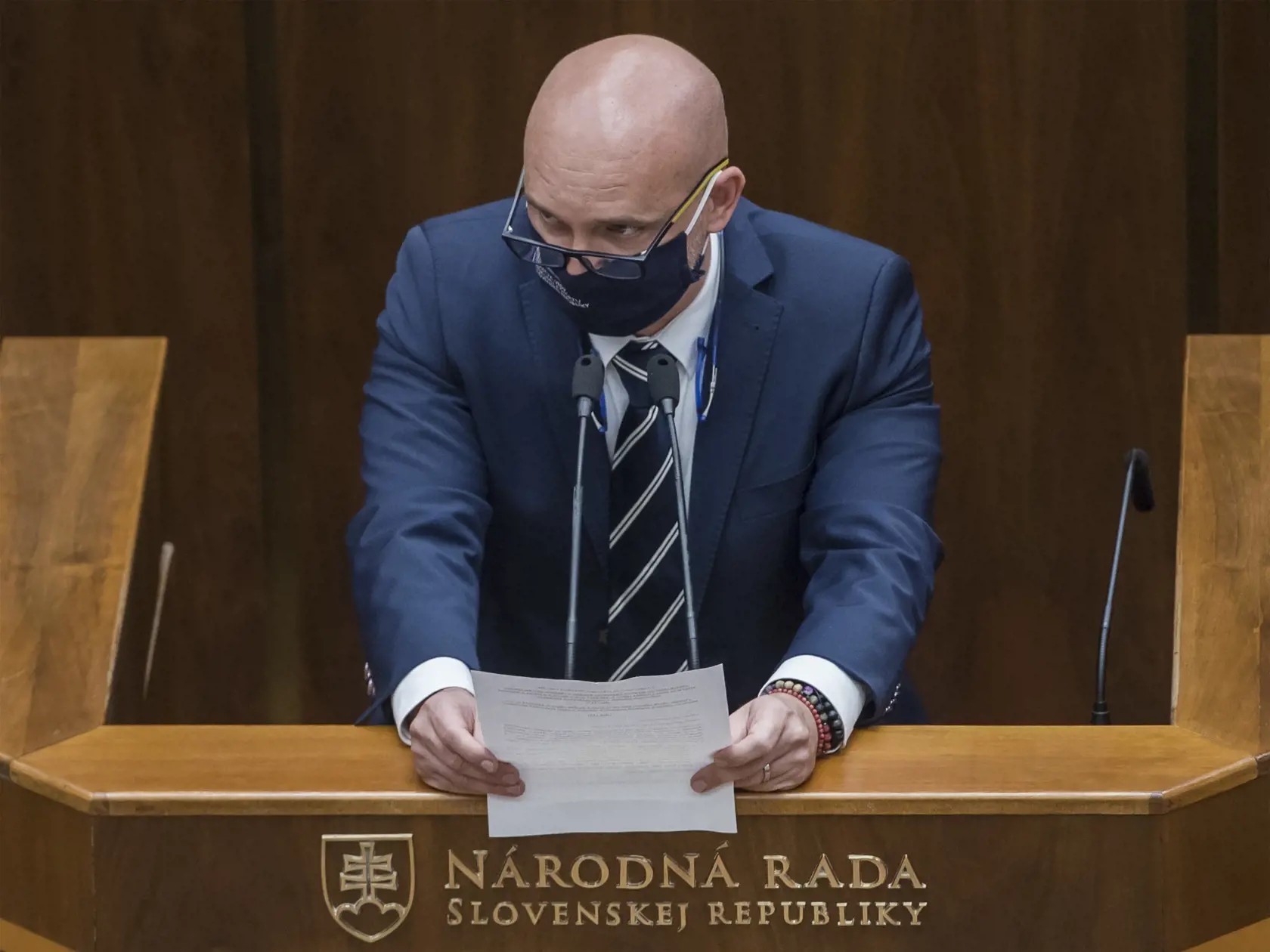 Na snímke minster školstva, vedy, výskumu a športu SR Branislav Gröhling (SaS) počas rokovania 8. schôdze Národnej rady SR 3. júna 2020 v Bratislave. FOTO TASR - Martin Baumann

