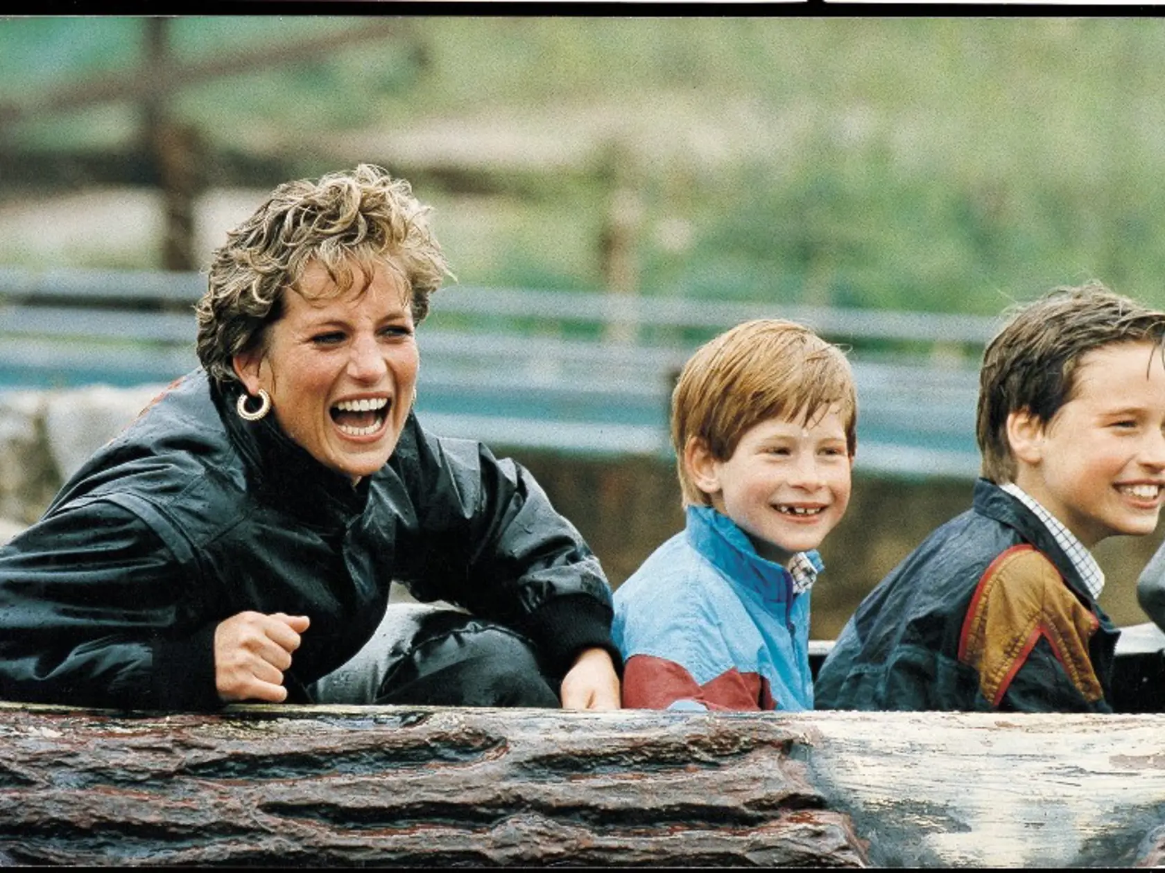 Šťastní: Princezná Diana so synmi Harrym a Williamom v roku 1993.