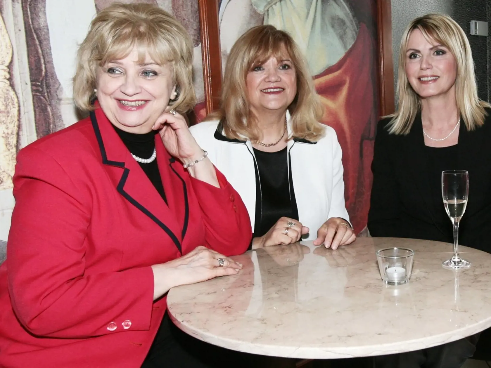 Ada Straková, Marcela Mollnárová a Emma Tekelyová na krste knihy veštice Giny.