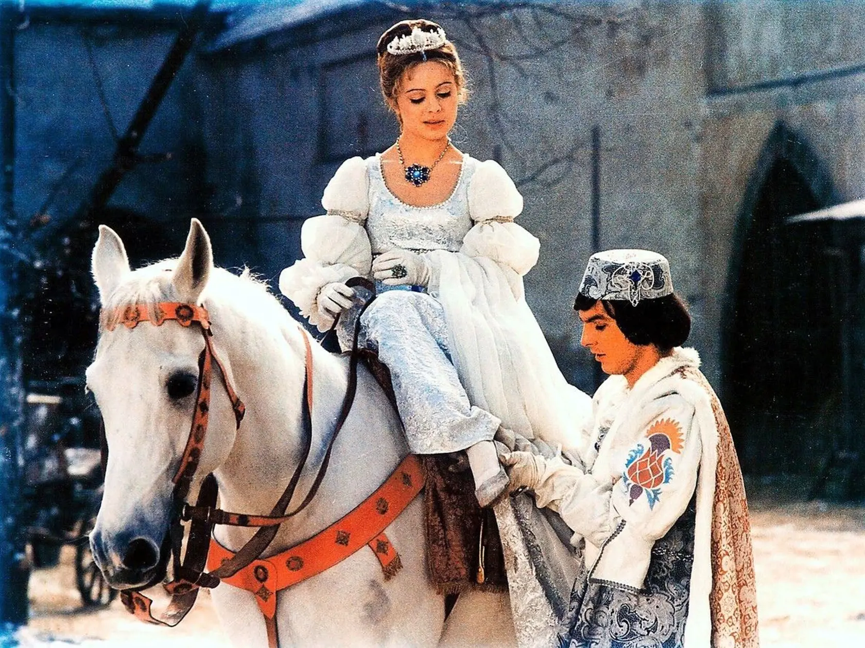 Popoluška a princ sa ani raz vo filme nepobozkali, čo nebýva v rozprávkach zvykom.