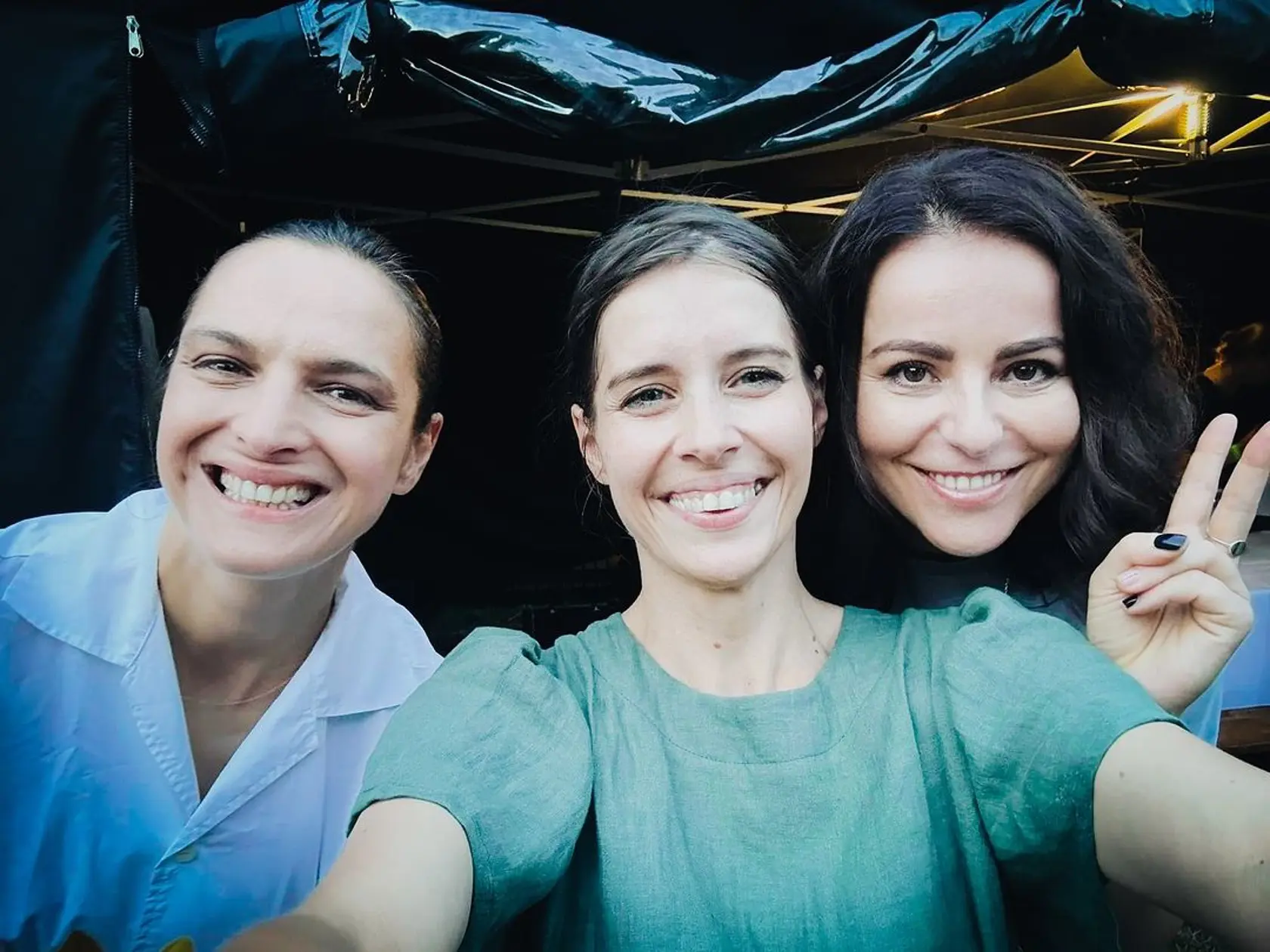 Spevácke kolegyne: Jana Kirscher, Sima Magušinová, Katka Knechtová