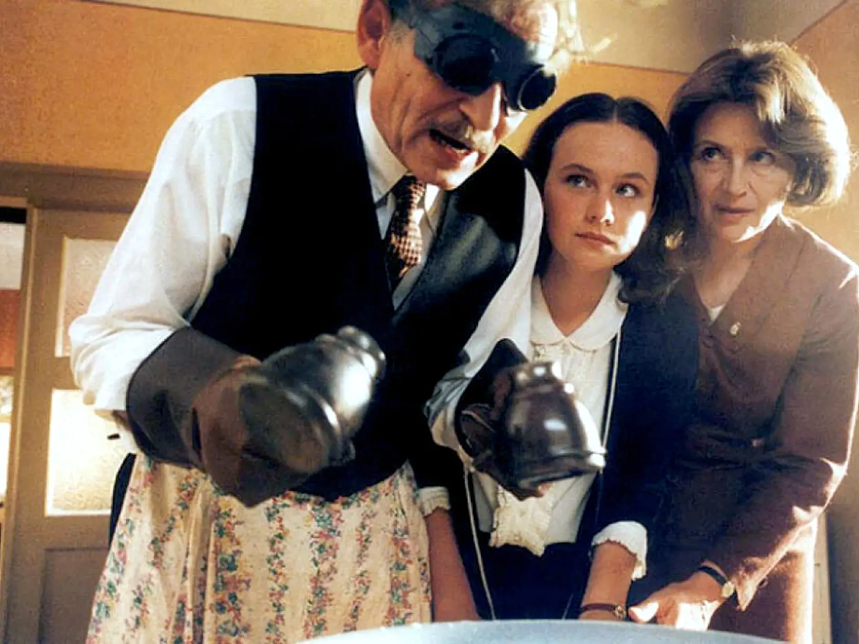Pelíšky (1999): Kultový film Jana Hřebejka, ktorý milujú všetky generácie, získal Českého lva. Vášáryová si zahrala manželku legendárneho cholerika Jiřího Kodeta († 67).