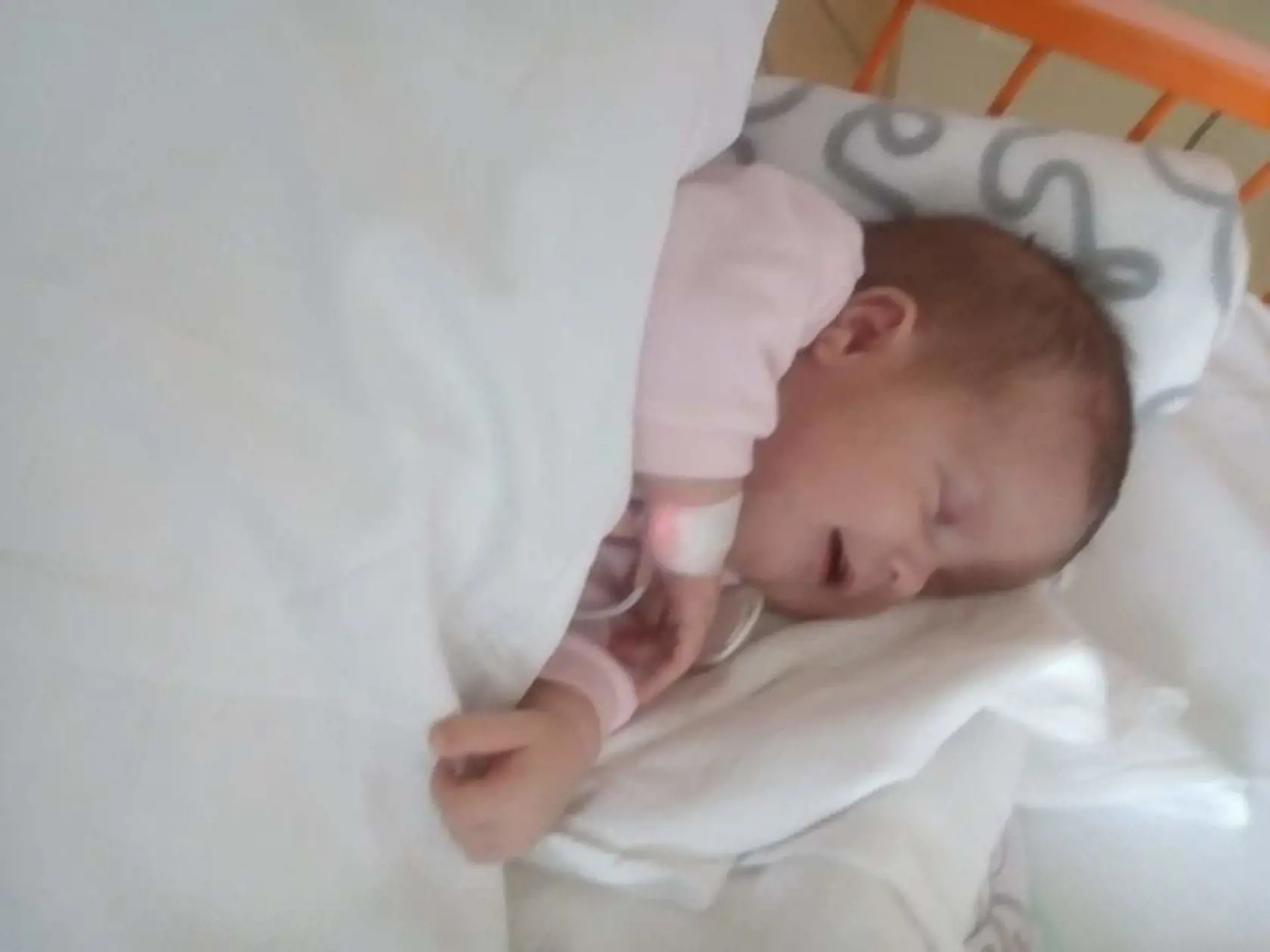 Sofia (4) sa narodila so štvorkomorovým hydrocefalom a rázštepom chrbtice.