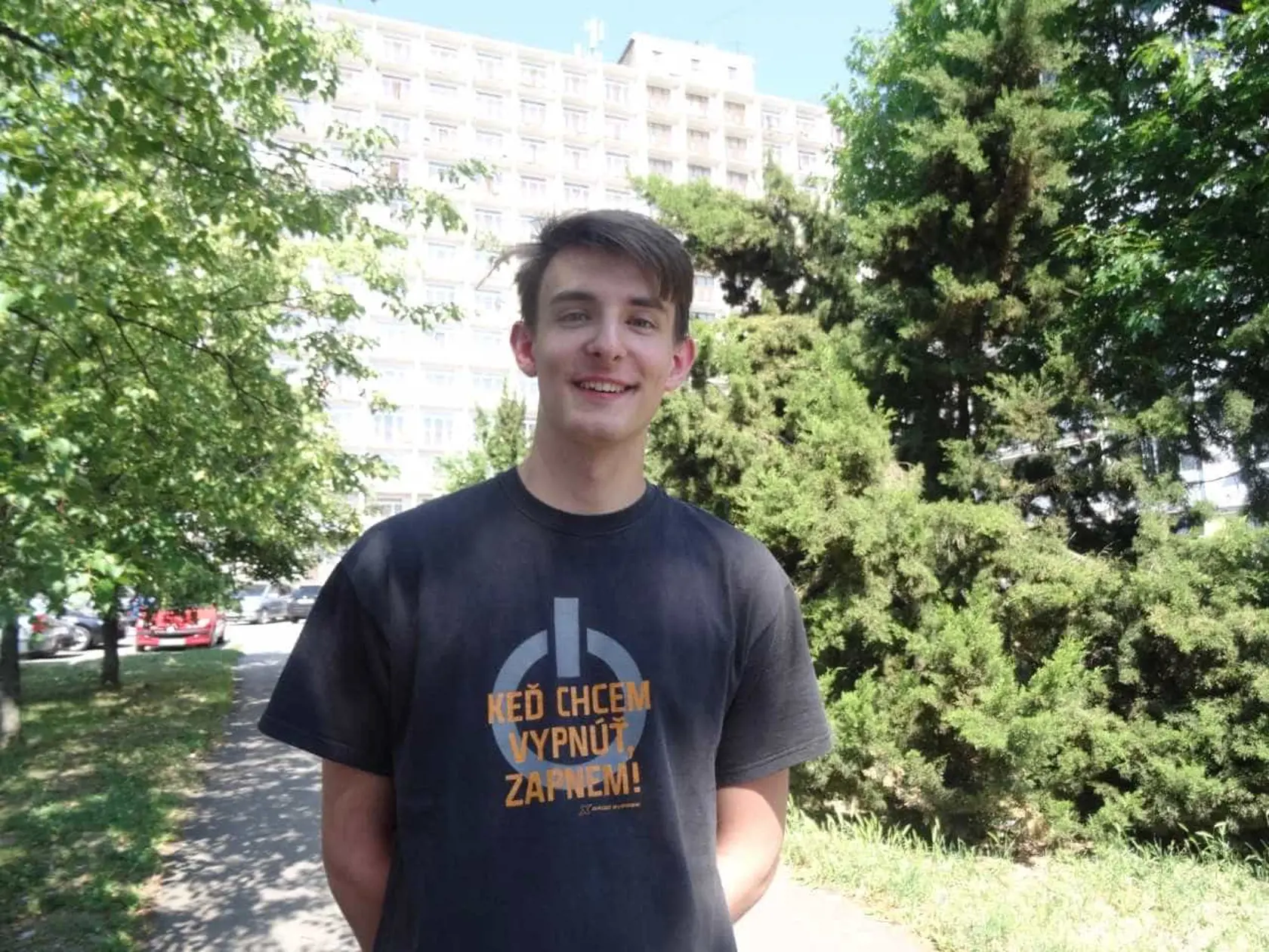 V práci