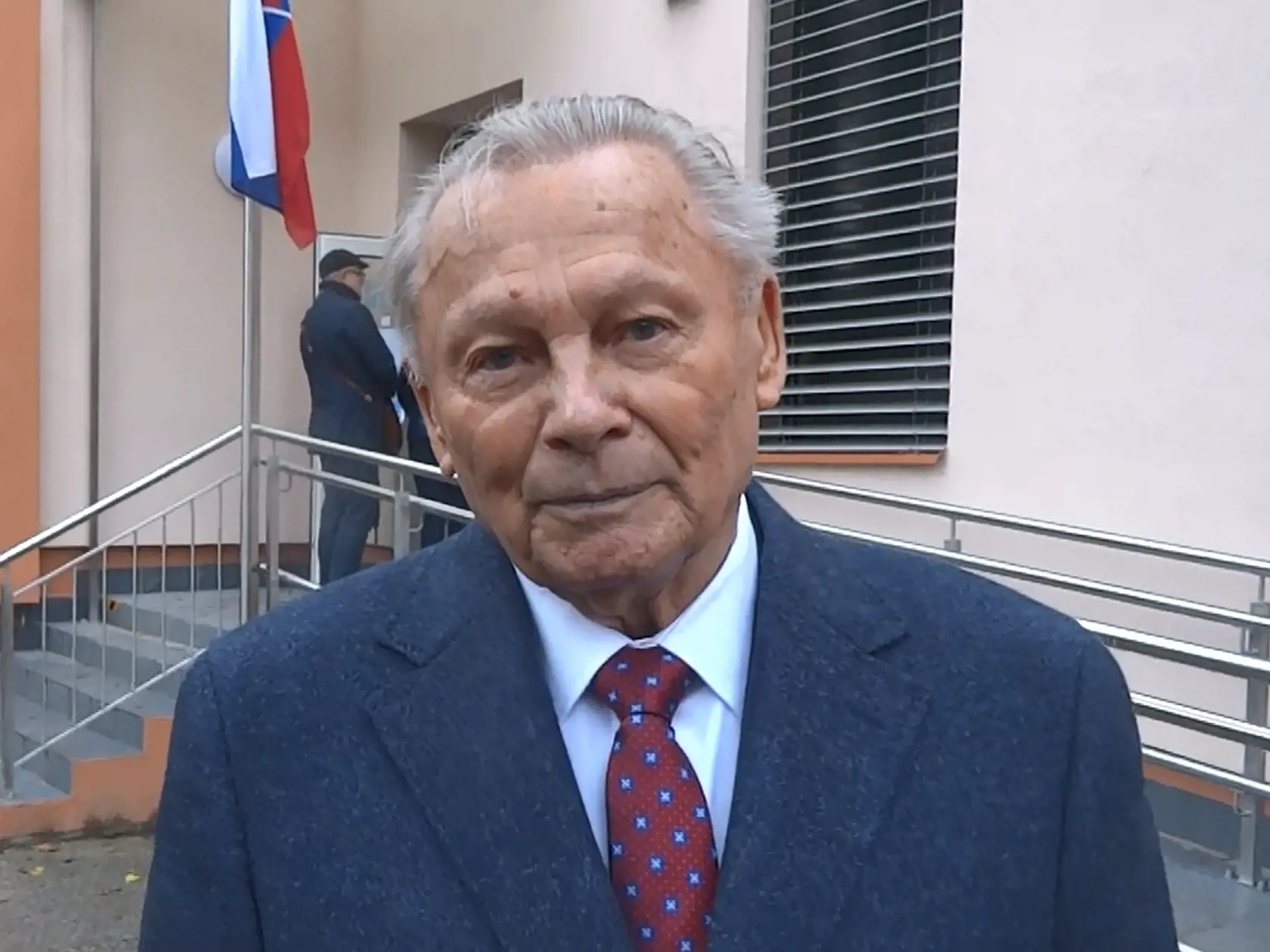 O bývalom prvom mužovi Košíc a prezidentovi Rudolfovi Schusterovi je známe, že vždy je bezchybne oblečený a upravený.