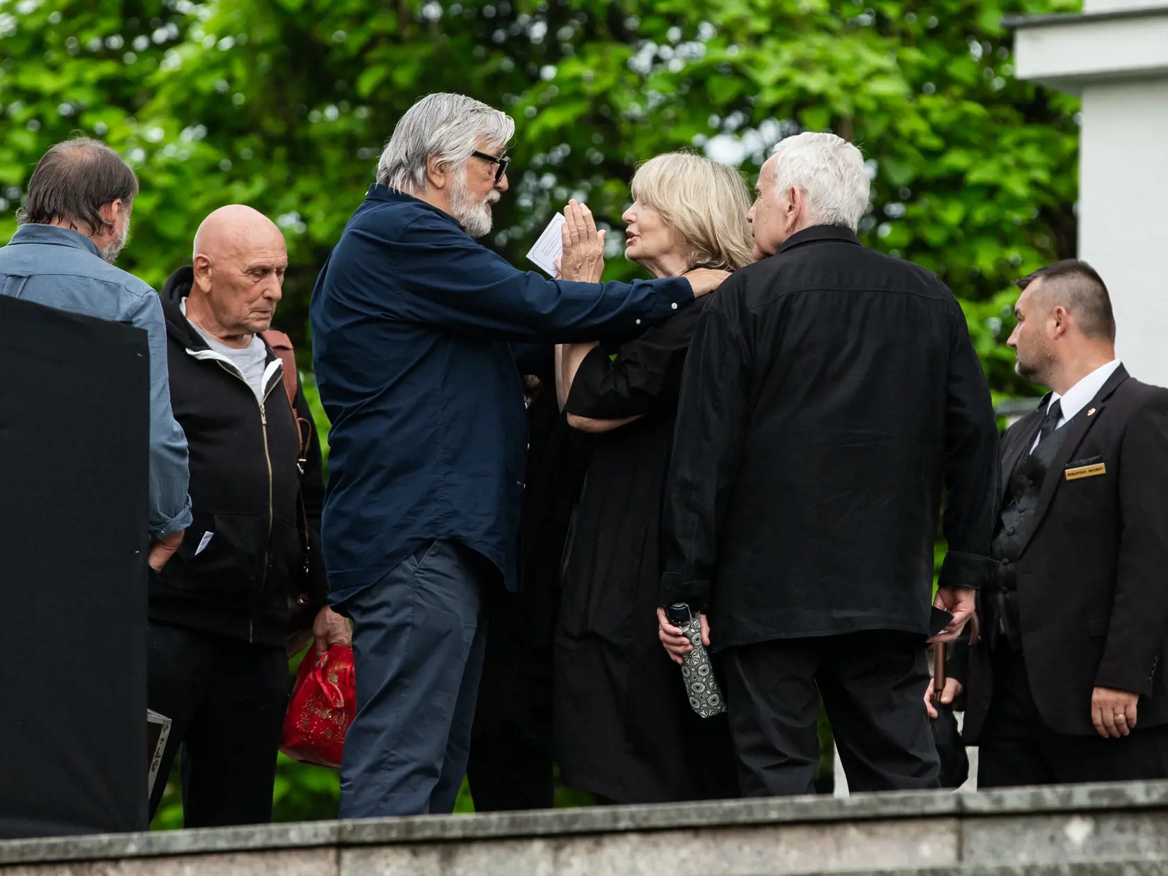 Posledná rozlúčka s českou herečkou Libušou Šafránkovou v kostole sv. Anežky České na Spořilově v Prahe. Na snímke Eliška Balzerová a Jiří Bartoška.