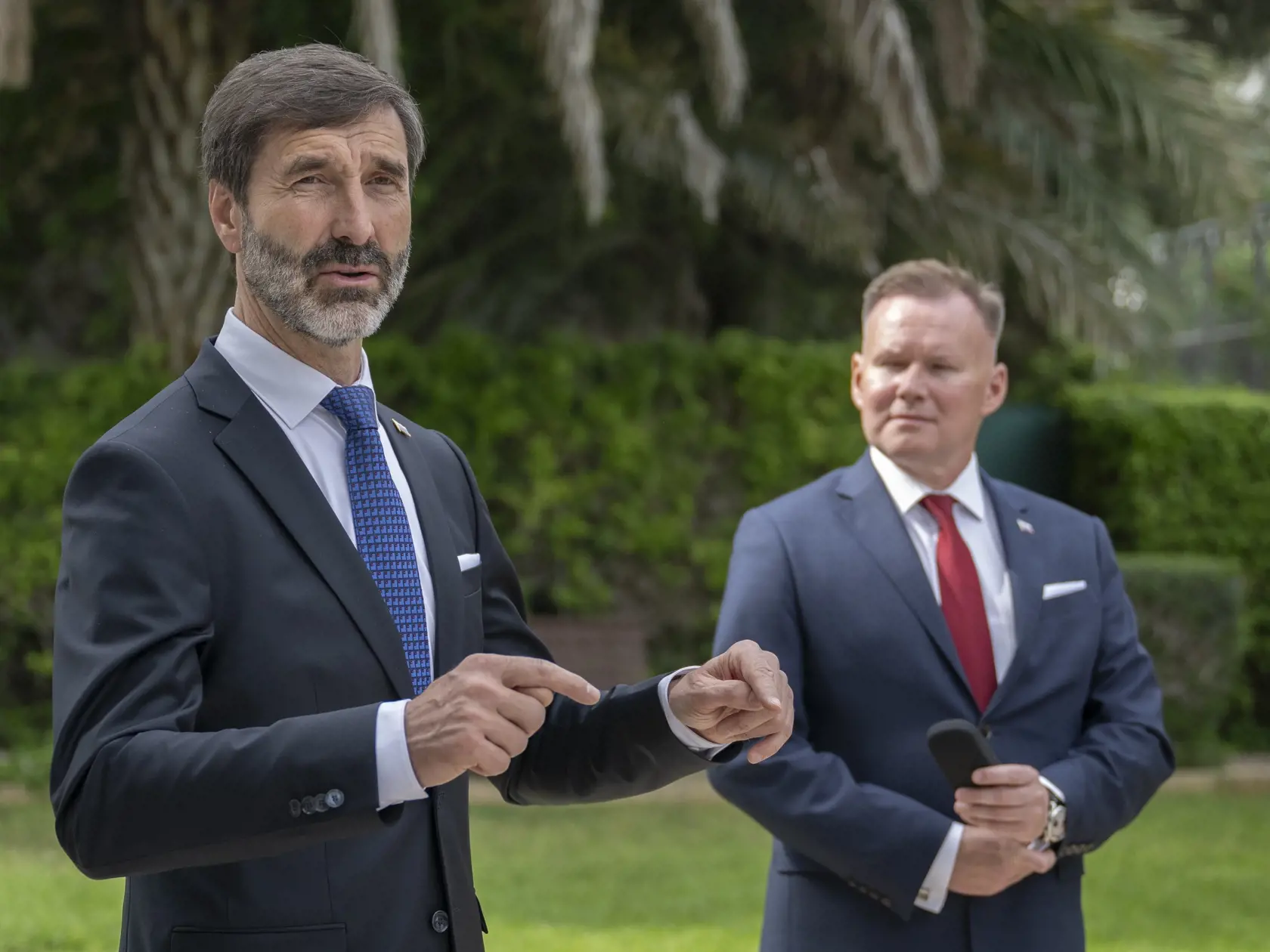 Na snímke zľava minister zahraničných vecí a európskych záležitostí (MZVEZ) SR Juraj Blanár a veľvyslanec SR na Cypre Martin Bezák počas stretnutia s významnými predstaviteľmi slovenskej komunity na pôde Veľvyslanectva SR v Nikózii vo štvrtok 9. mája 2024. Šéf slovenskej diplomacie odcestoval v stredu vo večerných hodinách na oficiálnu návštevu Cypru. FOTO TASR - Martin Baumann