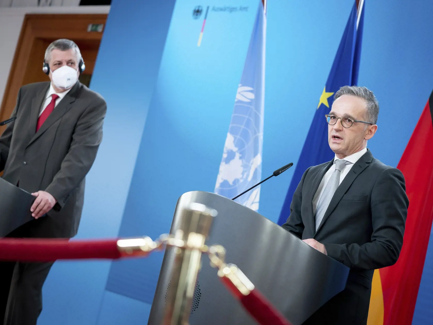 Ján Kubiš (vľavo) a nemecký minister zahraničných vecí Heiko Maas počas tlačovej konferencie na pôde rezortu diplomacie v Berlíne vo štvrtok 18. marca 2021.