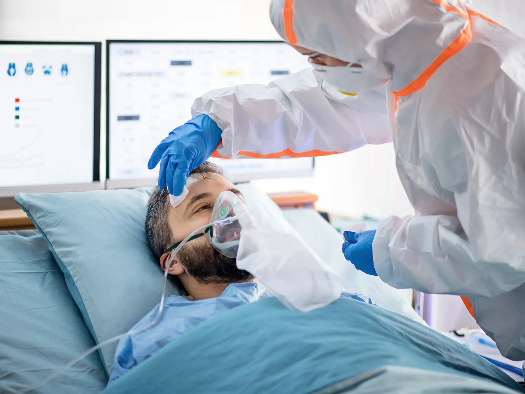 Napríklad situácia v oblasti zdravotníctva a sociálnej pomoci ukazuje, že počet žien pracujúcich
v tomto odvetví je vyšší ako v prípade mužov. Kým v prípade žien majú prevahu zdravotné sestry či sociálne pracovníčky, u mužov dominujú lekári. A to je jeden z dôvodov, prečo ženy v zdravotníctve zarábajú o takmer štvrtinu menej ako muži.