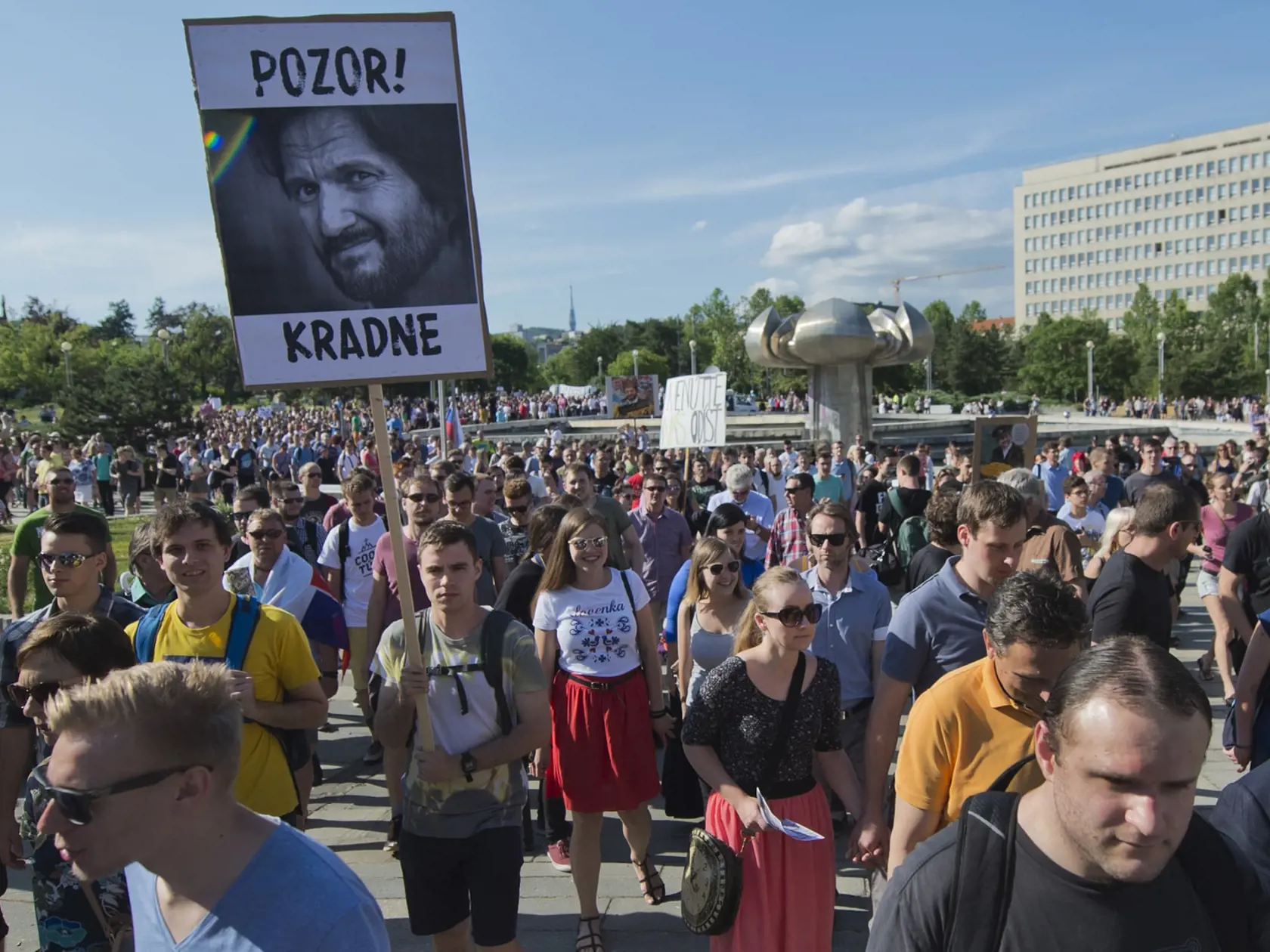 Pochodmi a petíciou chcú študentskí organizátori dosiahnuť, aby sa objektívne vyšetrili najväčšie korupčné kauzy.