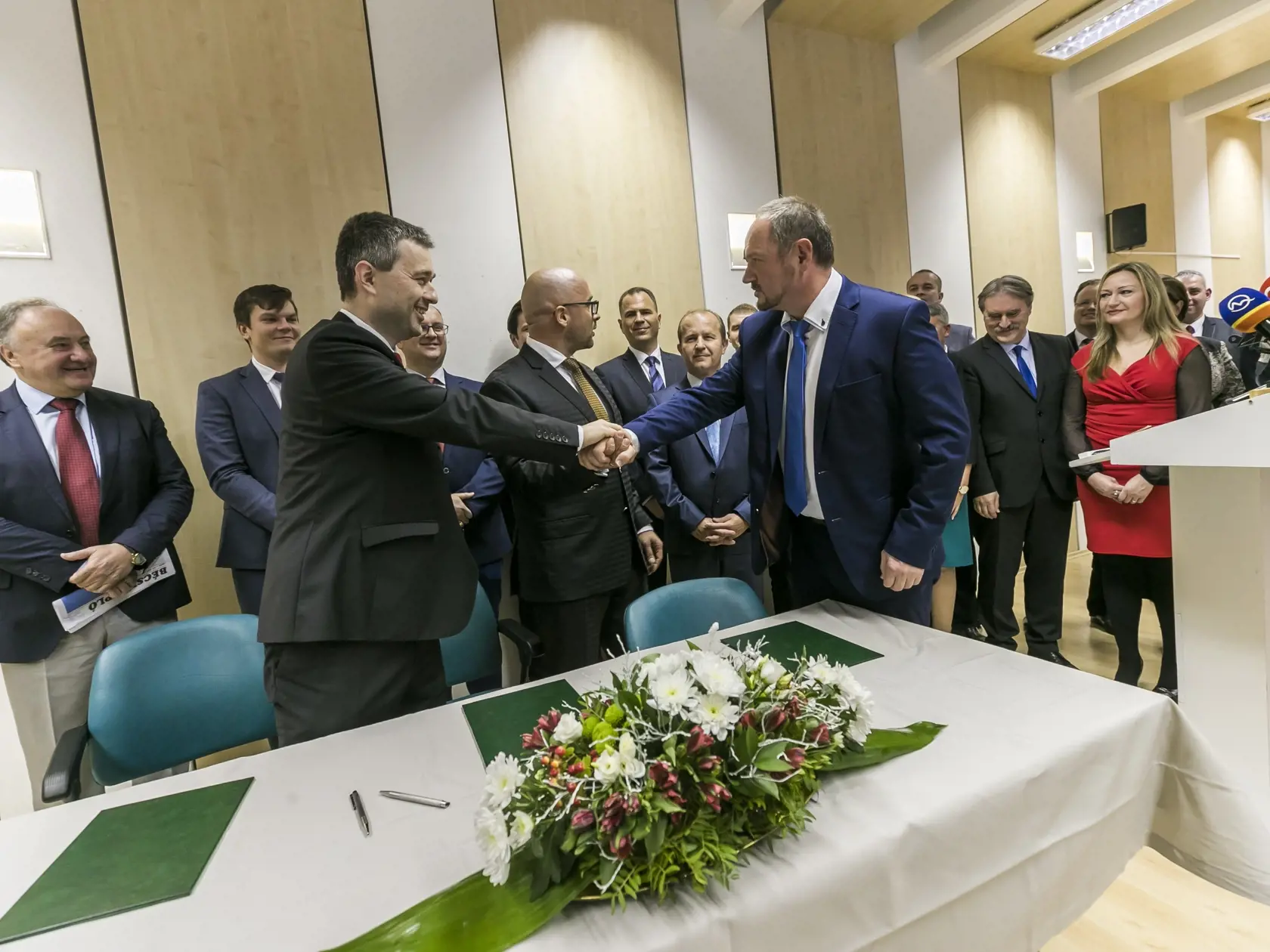 na snimke  -  Maďarské strany potvrdili spoluprácu podpisom memoranda - SMK - SPOLUPATRIČNOSŤ - MAGYAR- MAĎARSÉ FÓRUM
