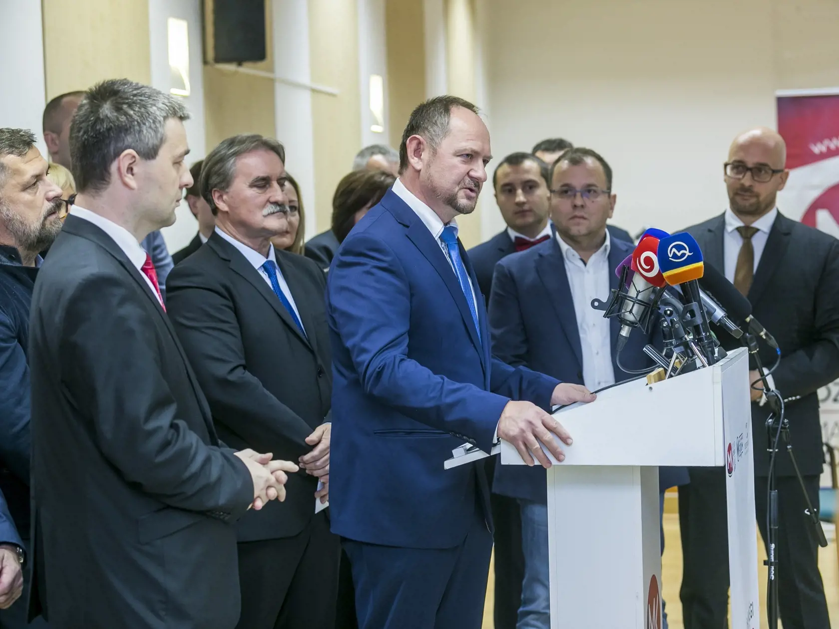 na snimke  -  Maďarské strany potvrdili spoluprácu podpisom memoranda - SMK - SPOLUPATRIČNOSŤ - MAGYAR- MAĎARSÉ FÓRUM
