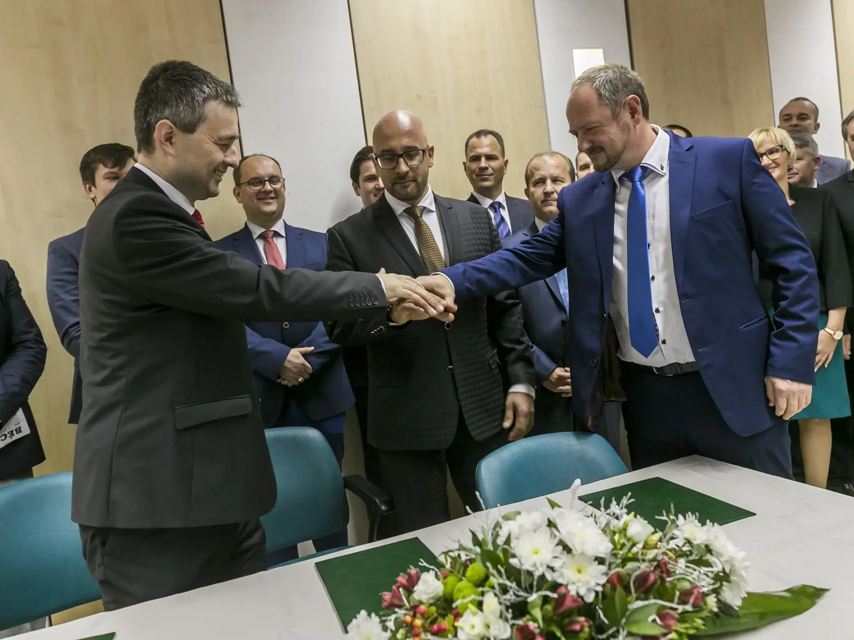 na snimke  -  Maďarské strany potvrdili spoluprácu podpisom memoranda - SMK - SPOLUPATRIČNOSŤ - MAGYAR- MAĎARSÉ FÓRUM
