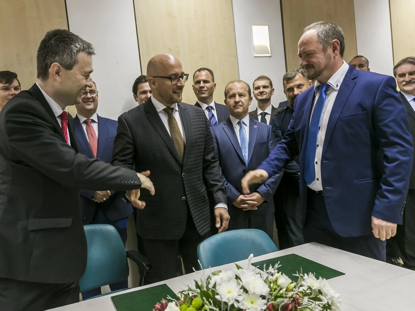 na snimke  -  Maďarské strany potvrdili spoluprácu podpisom memoranda - SMK - SPOLUPATRIČNOSŤ - MAGYAR- MAĎARSÉ FÓRUM
