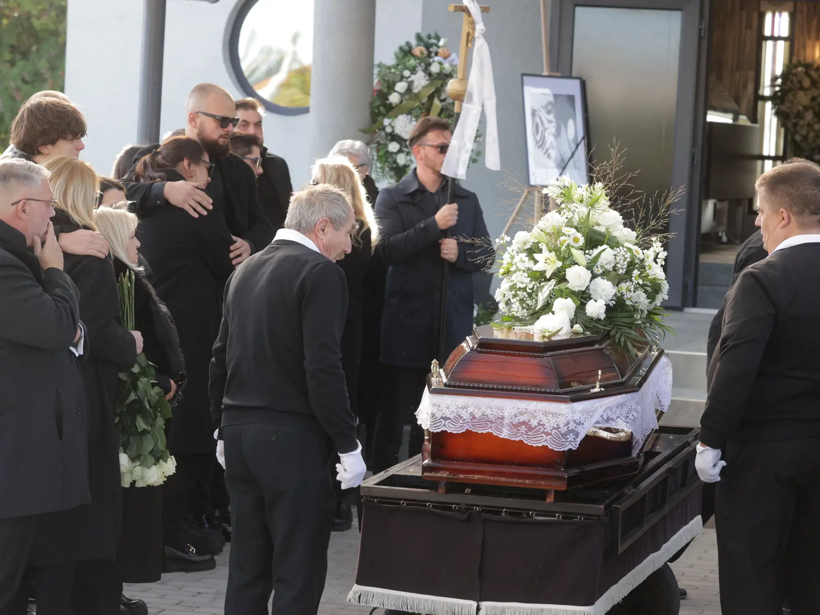 Posledná rozlúčka s hudobníkom Ľubom Virágom (†68), ktorý náhle zomrel pred pár dňami.
