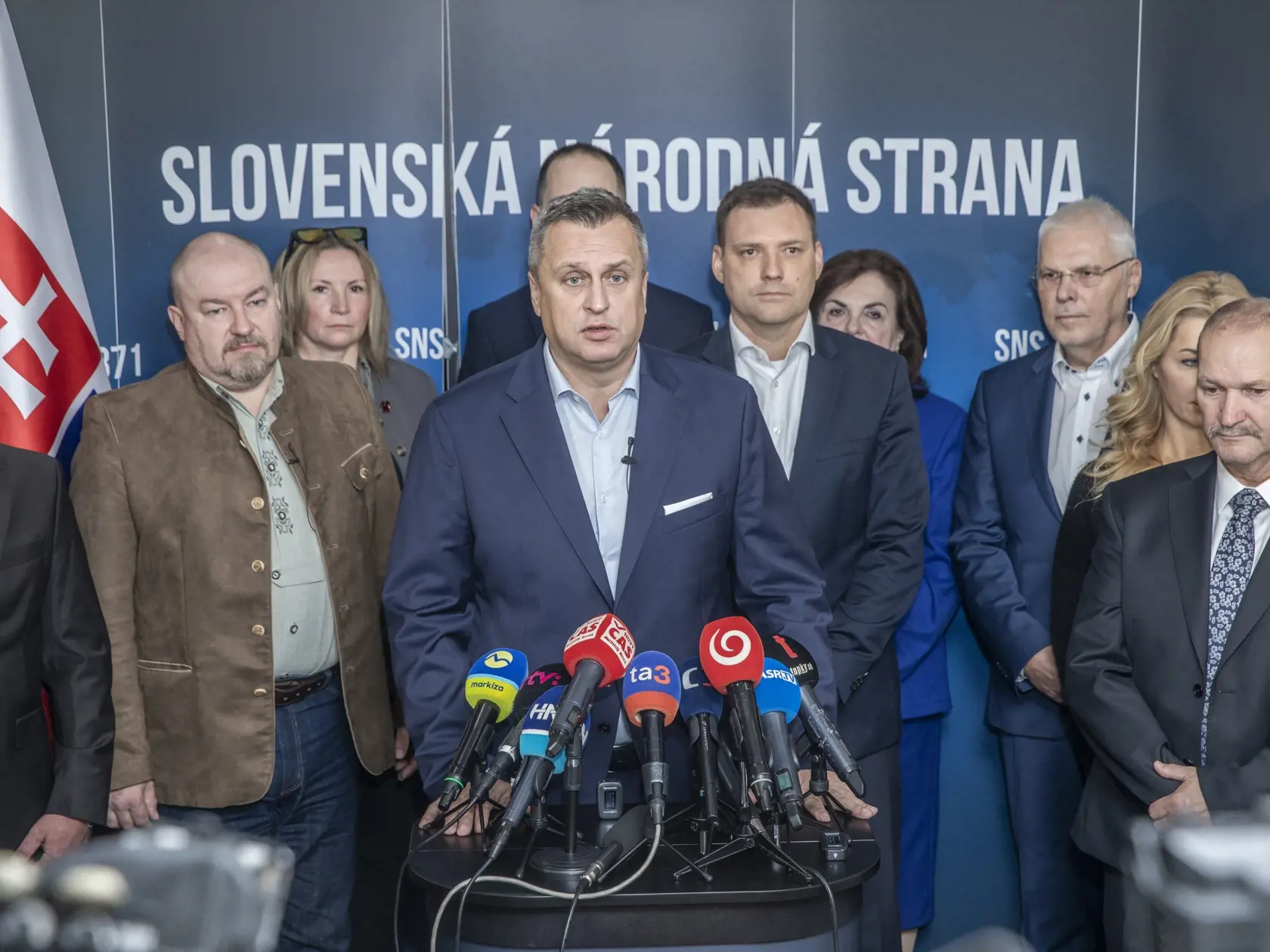 Na snímke je tlačová konferencia Slovenskej národnej strany počas ktorej informovala, že sťahuje nomináciu Rudolfa Huliaka na post ministra životného prostredia. Na fotke je predseda strany SNS Andrej Danko.