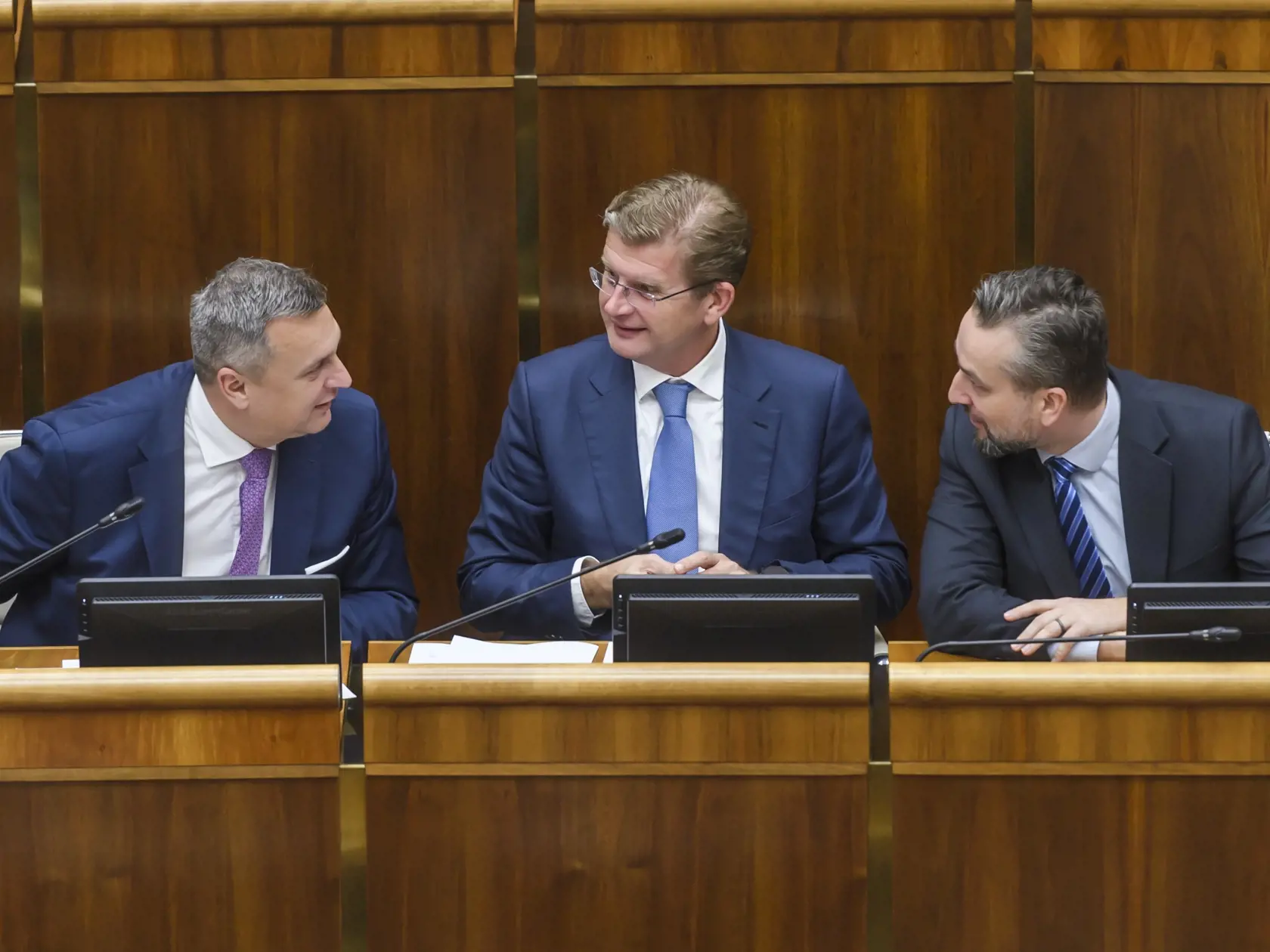 Na snímke podpredsedovia Národnej rady (NR) SR zľava Andrej Danko (SNS), Peter Žiga (Hlas-SD) a Ľuboš Blaha (Smer-SD) počas 2. schôdze parlamentu v Bratislave v utorok 14. novembra 2023. FOTO TASR - Jaroslav Novák