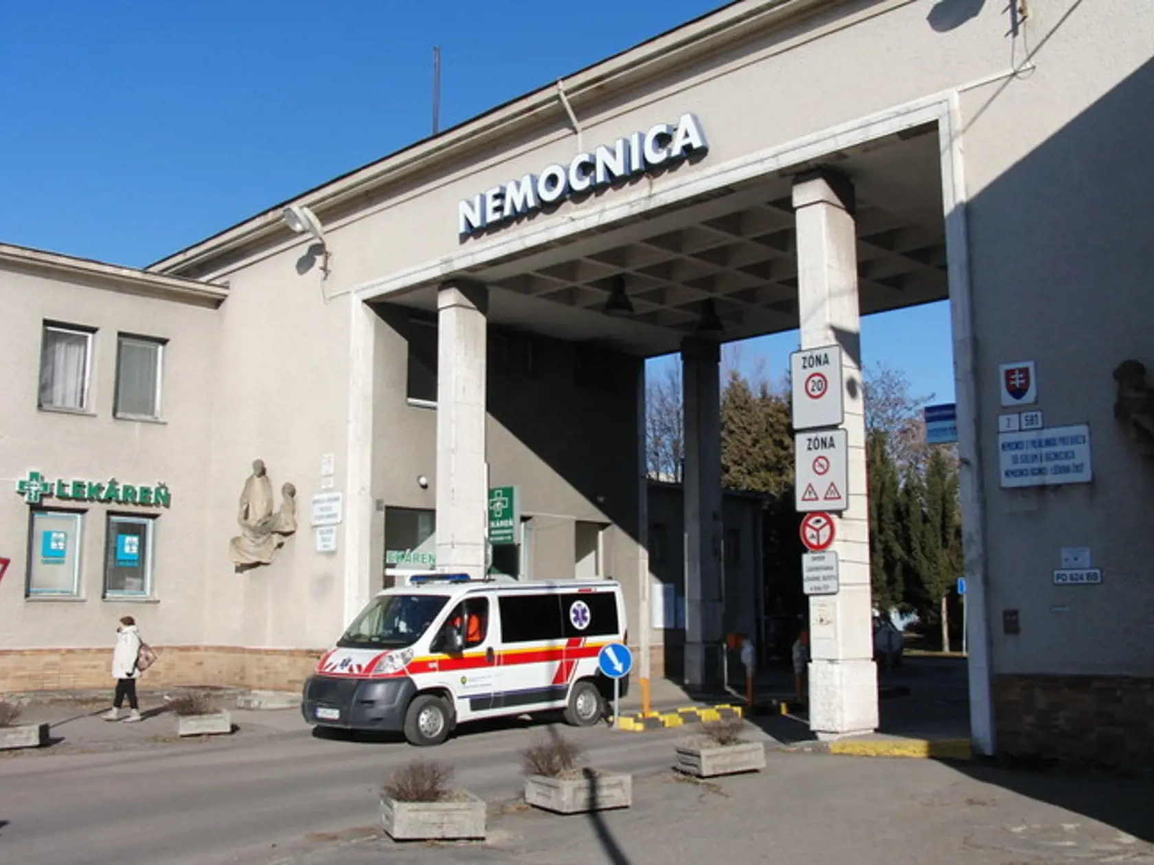 Vstup do bojnickej nemocnice.