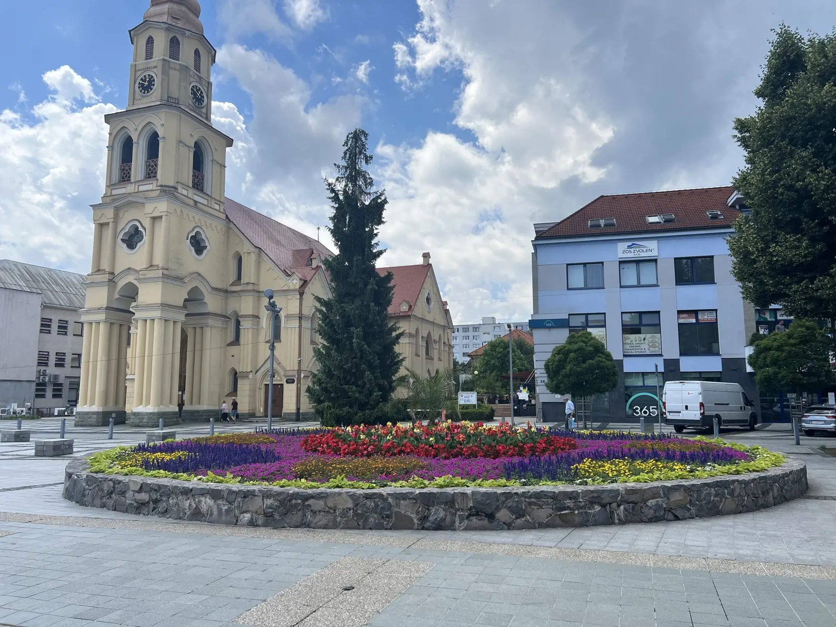 Keďže je podľa vedenia mesta už dlhšie nefunkčná a jej rekonštrukcia by bola nákladná, rozhodli sa, že ju v budúcnosti nahradí nová.