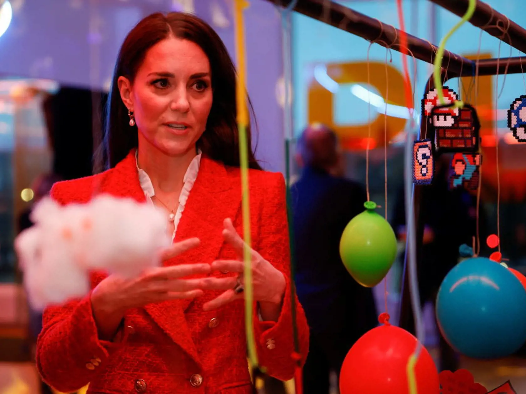 Vojvodkyňa Kate (40) navštívila v rámci Kráľovskej nadácie pre rané detstvo, ktorej je patrónkou, na dva dni Dánsko, kde sa venovala tejto problematike. Navštívila tzv. „hravé laboratórium“ výrobcu stavebníc Lego, stretla sa s rodičmi malých detí (pričom uviedla, že vždy v takýchto chvíľach sama túži po štvrtom potomkovi) a nakoniec absolvovala aj návštevu u dánskej korunnej princeznej Mary.