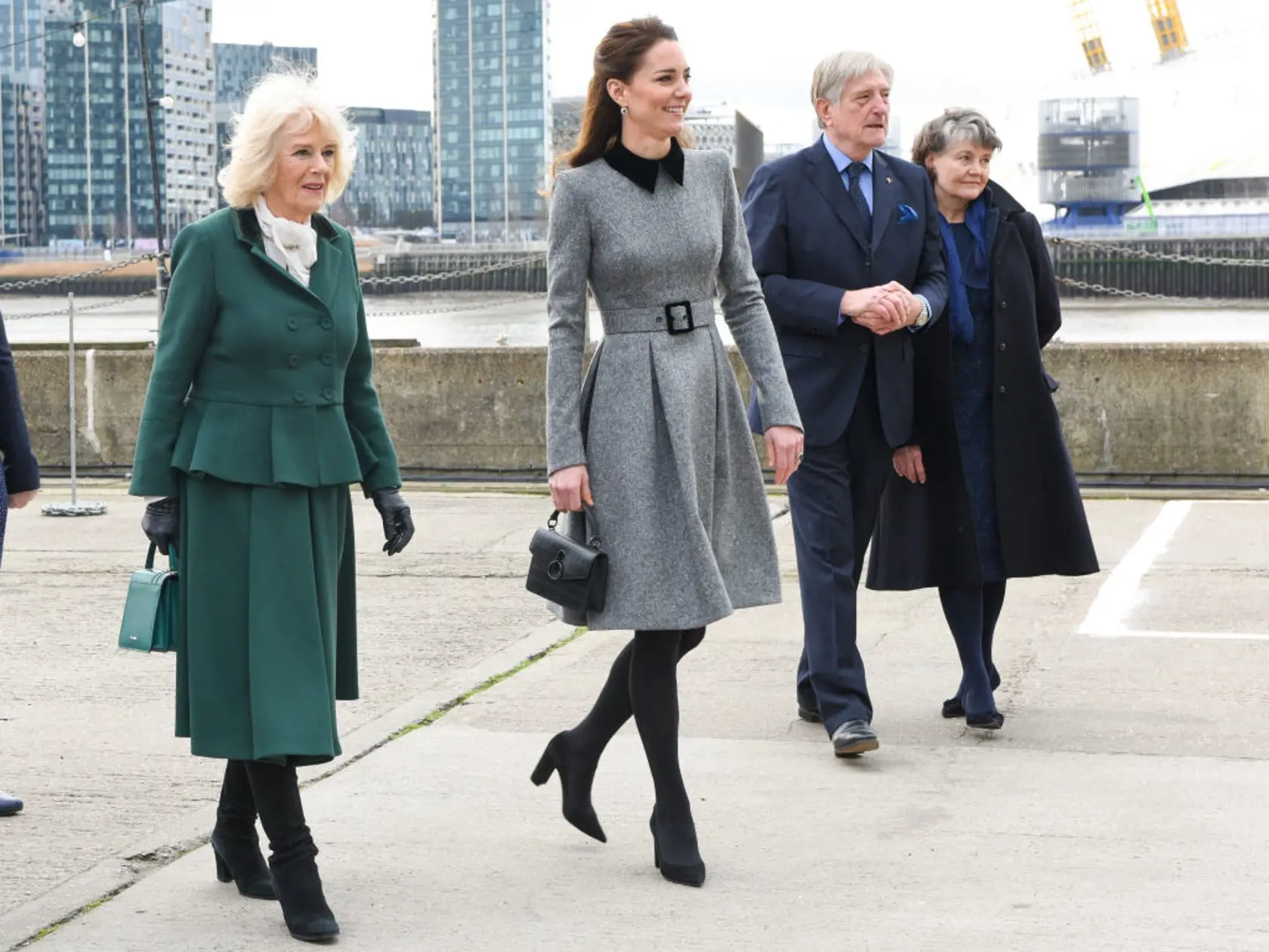 Princ Charles, vojvodkyňa Camilla a vojvodkyňa Kate na návšteve Trinity Buoy Wharf, ktoré je londýnskom centrom umenia a kultúry a nachádza sa na brehu rieky Temža.