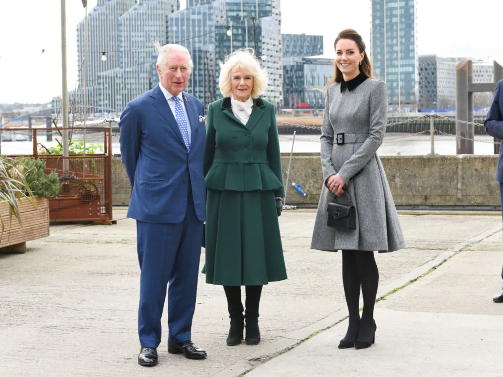 Princ Charles, vojvodkyňa Camilla a vojvodkyňa Kate na návšteve Trinity Buoy Wharf, ktoré je londýnskom centrom umenia a kultúry a nachádza sa na brehu rieky Temža.