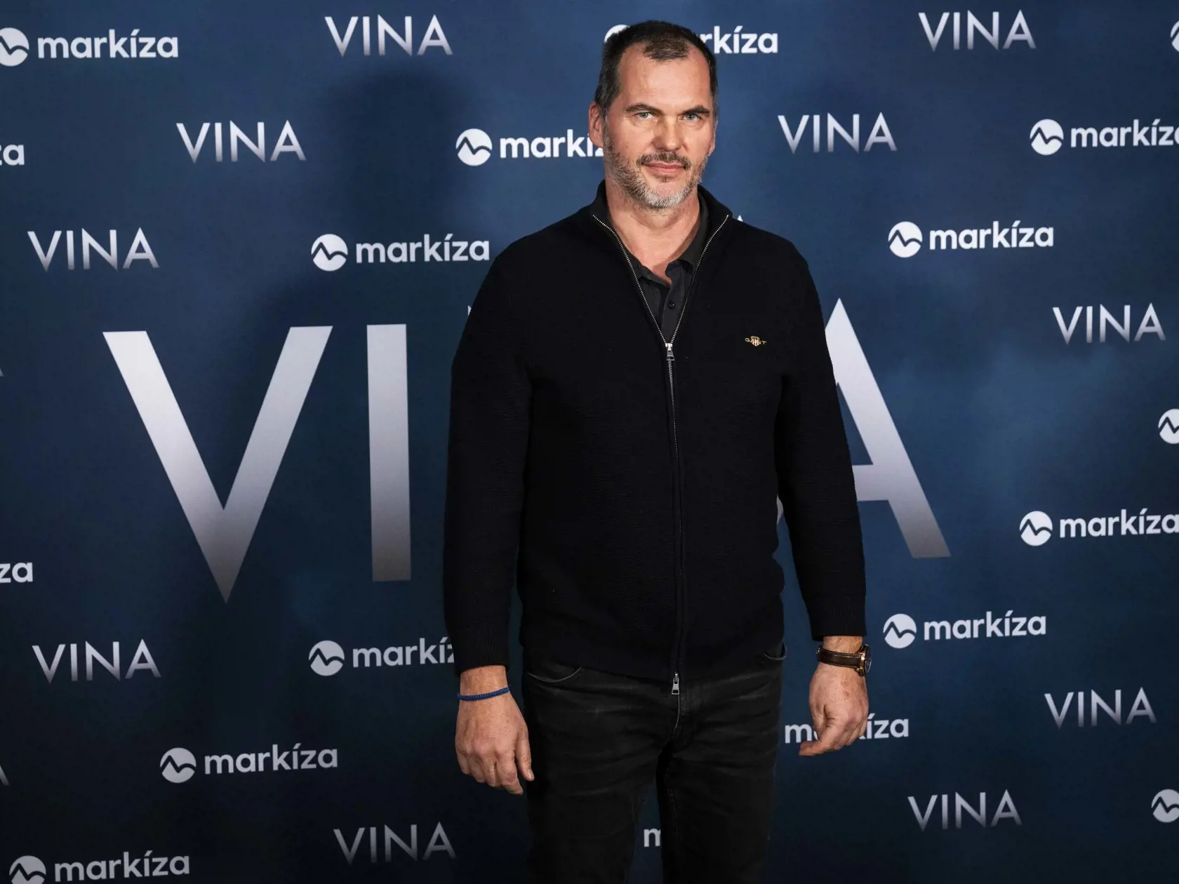 Na snímke režisér Braňo Mišík pózuje pred novinárskou projekciou nového seriálu televízie Markíza s názvom Vina v Bratislave v stredu 12. februára 2025. FOTO TASR - Jakub Kotian 