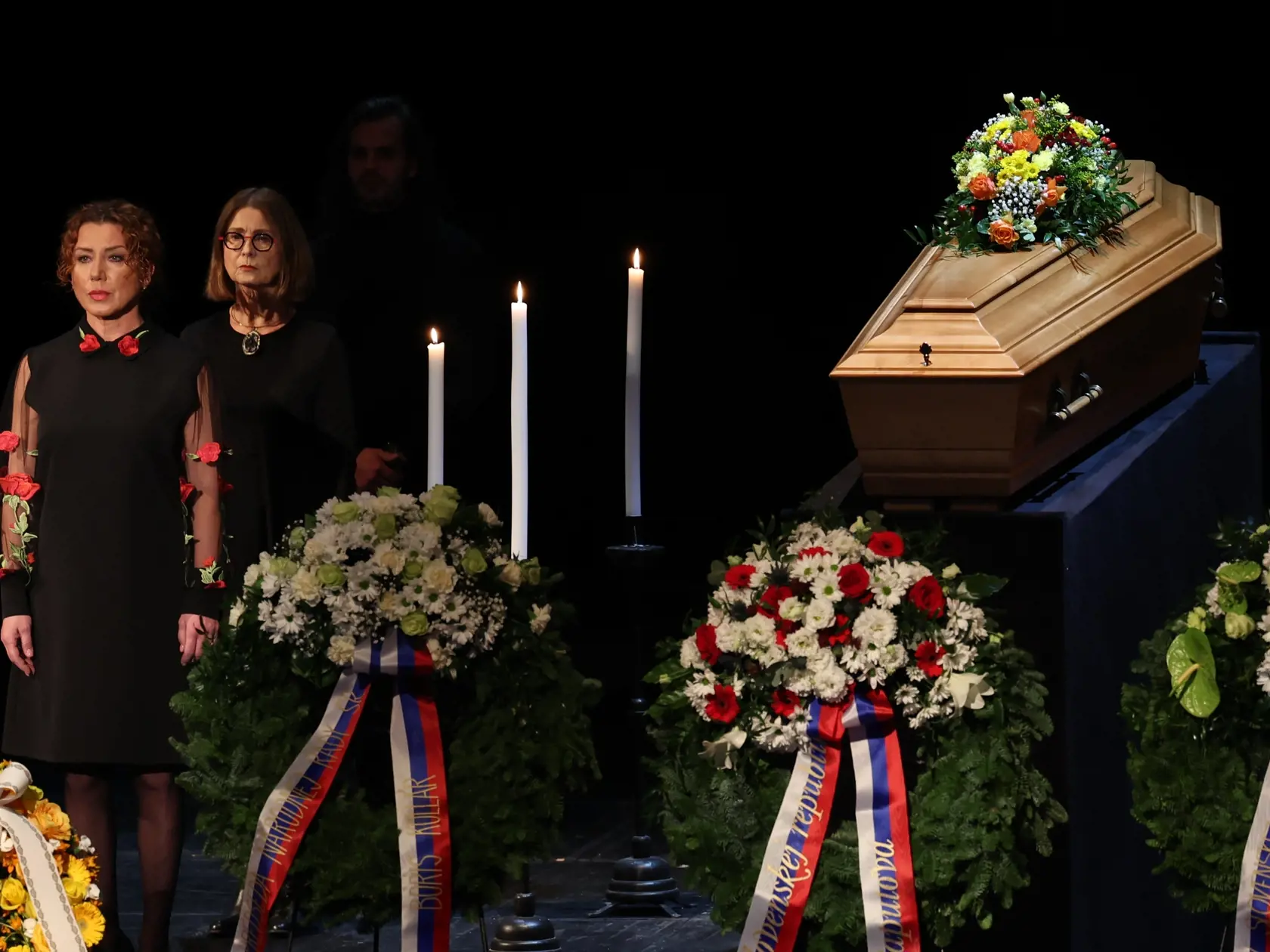 Posledná rozlúčka s Marínou Kráľovičovou v SND. Na zábere Gabika Dzúriková.