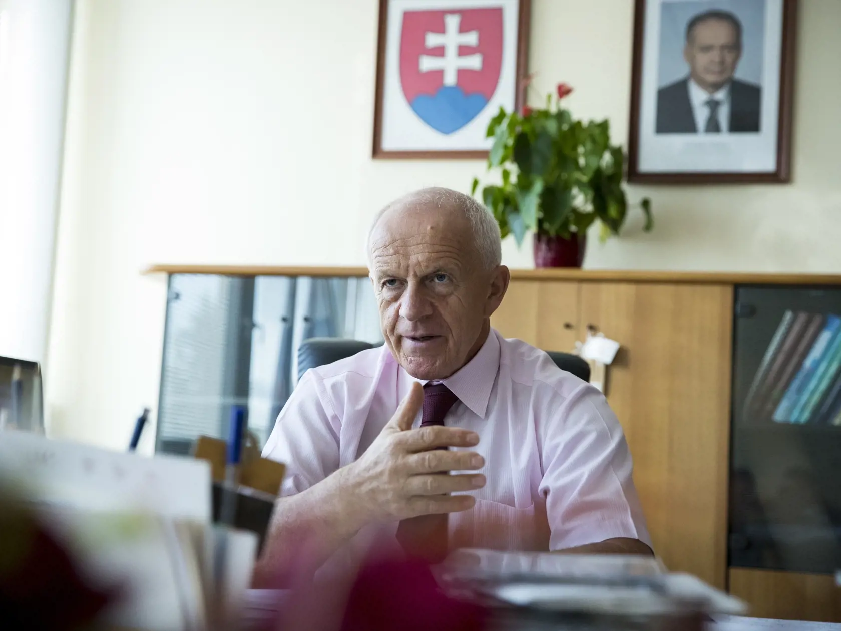 Na snimke ustredny riaditel Statnej veterinarnej a potravinovej spravy SR Prof. MVDr. Jozef Bires, DrSc.
