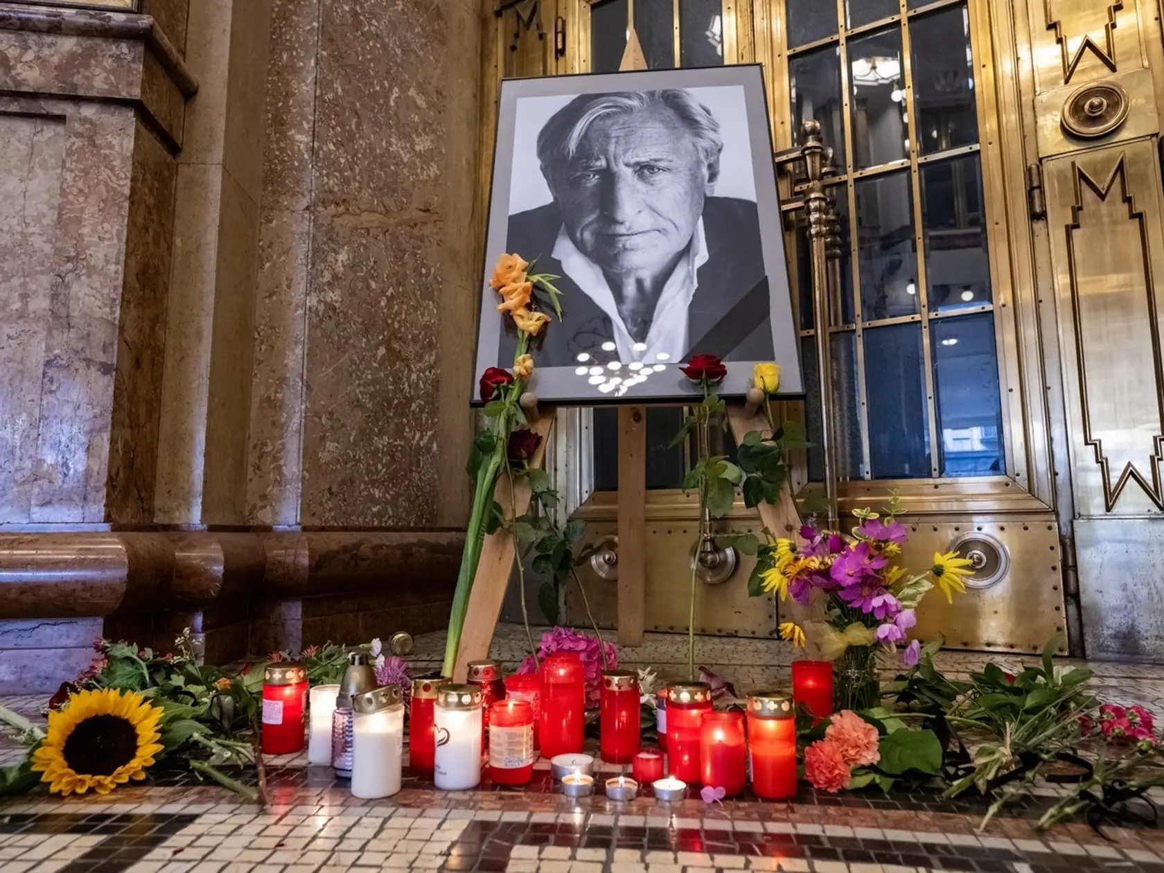 Pietne miesto herca Karla Heřmánka († 76) v Divadle Bez zábradlí