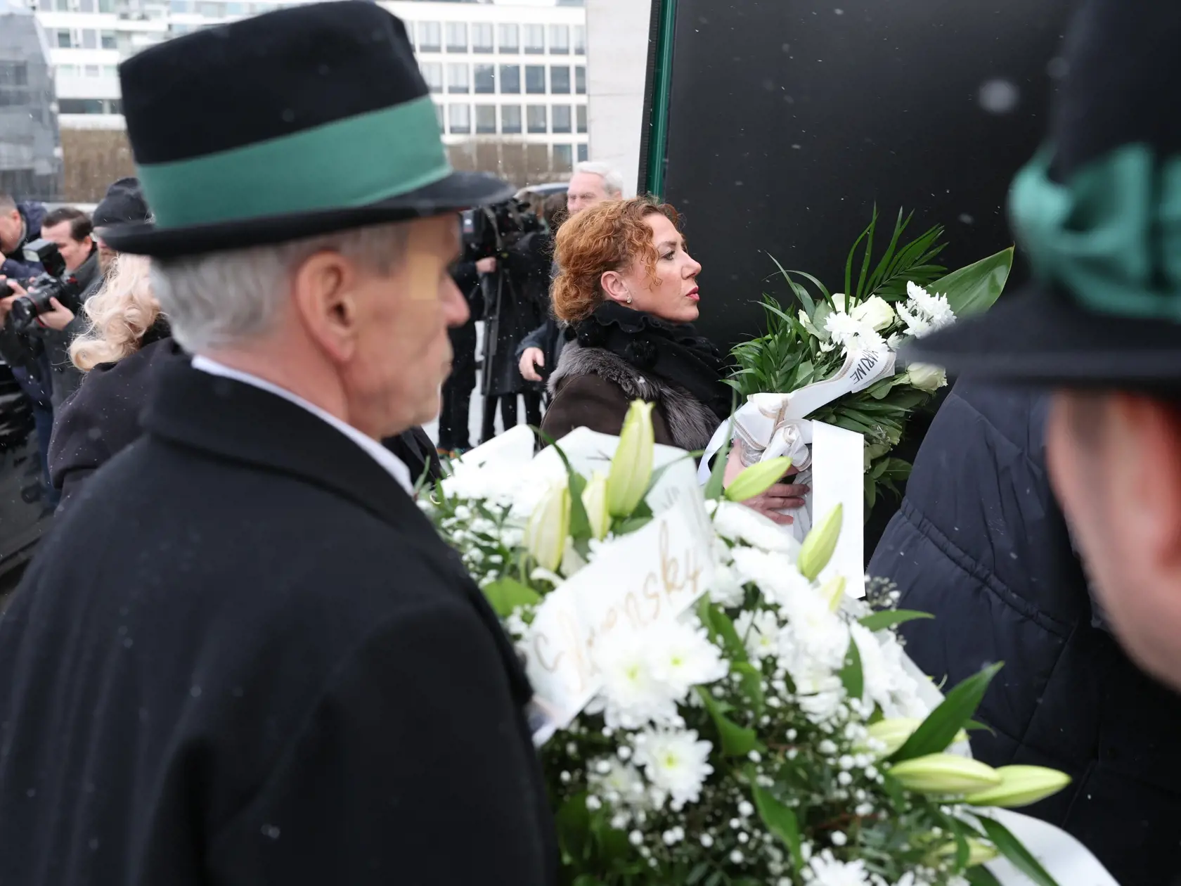 Posledná rozlúčka s Marínou Kráľovičovou. Na zábere Gabriela Dzuríková.