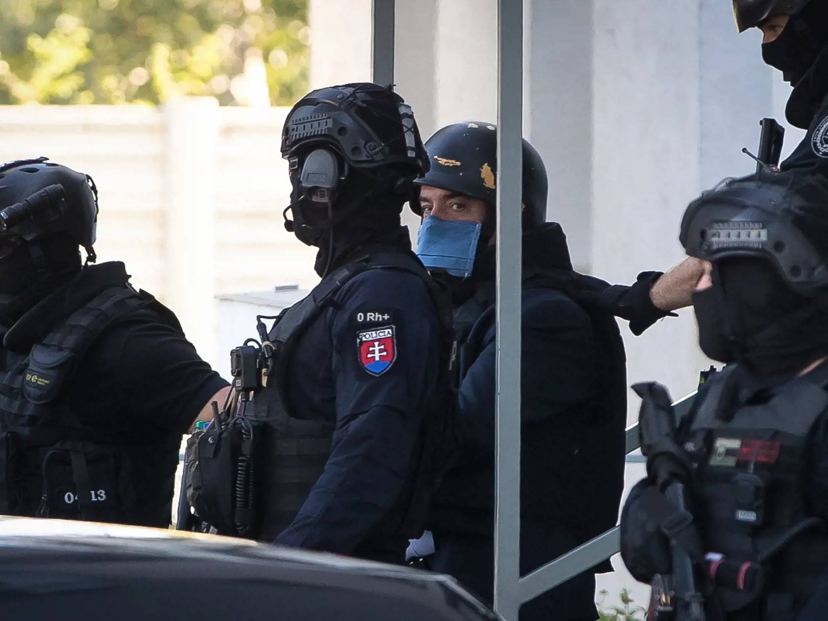 Súdne pojednávanie na Špecializovanom trestnom súde v Pezinku vo veci vraždy Jána Kuciaka a Martiny Kušnírovej. Na snímke eskorta ZVJS odvádza zo súdu obžalovaného Mariána Kočnera.