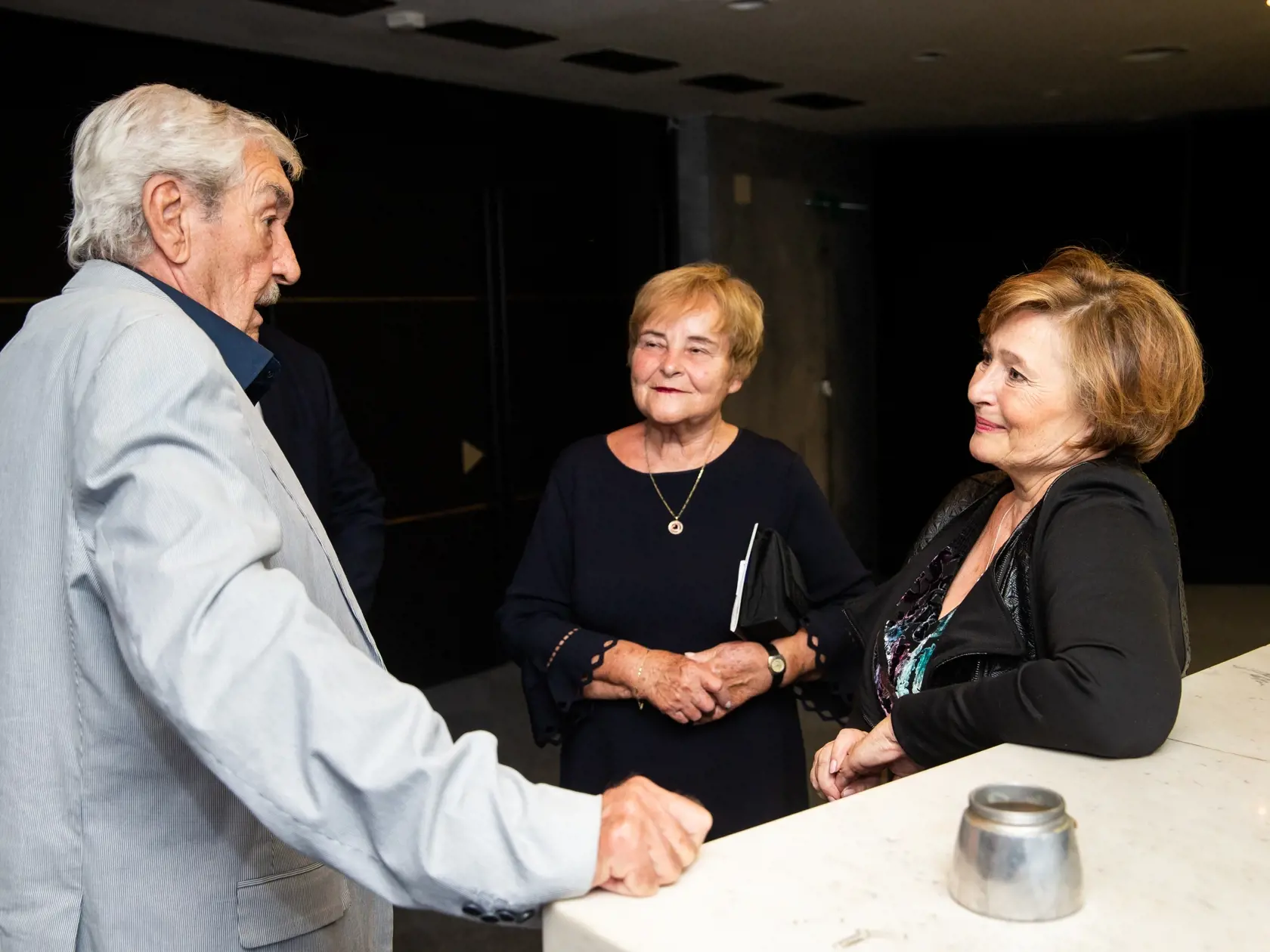 Obnovená premiéra muzikálu Tisícročná včela v nitrianskom divadle Andreja Bagara. Na snímke Štefan Kvietik s manželkou Evou a herečkou Evou Večerovou.