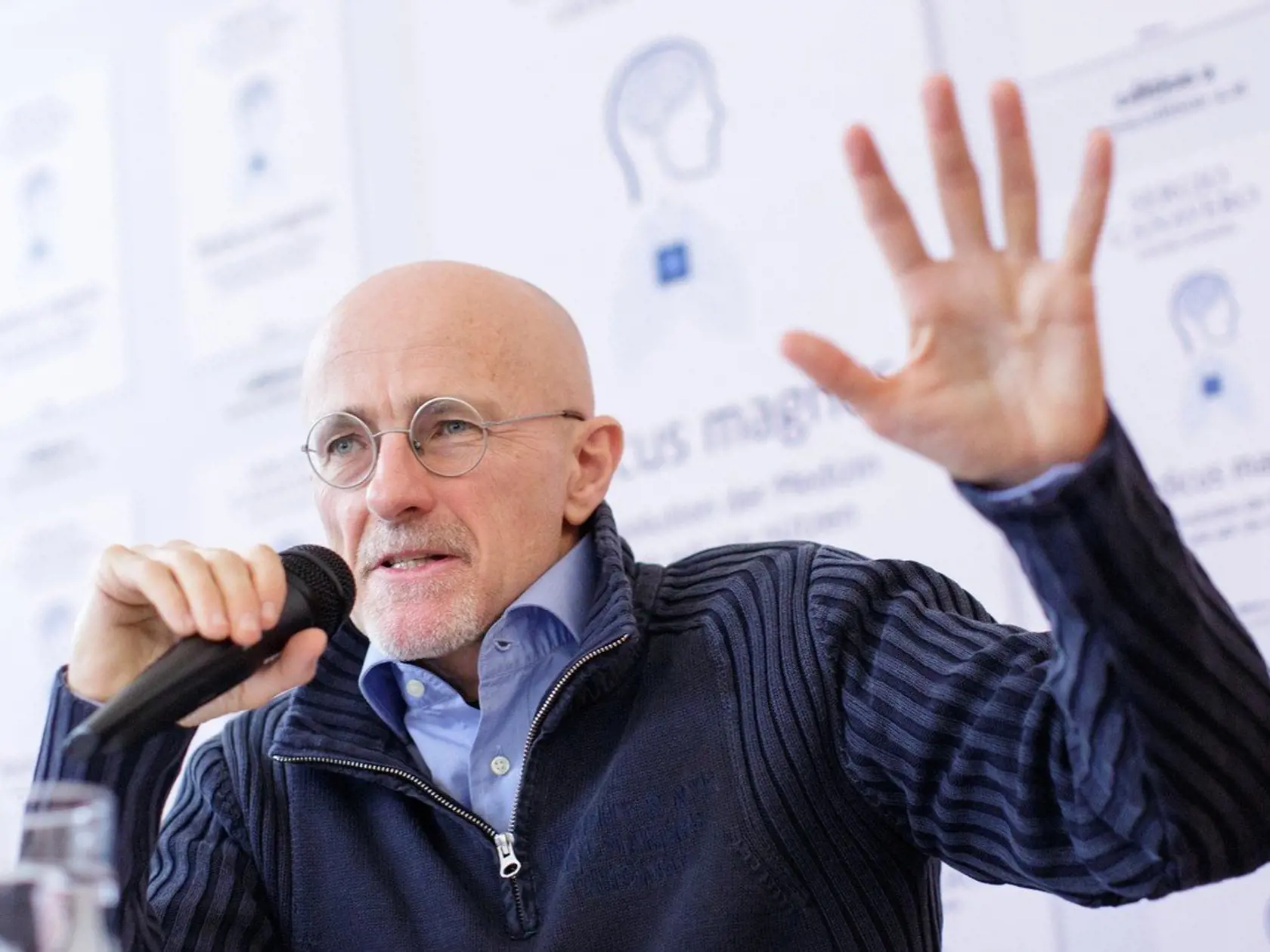 Profesor Sergio Canavero na dnešnej konferencii vo Viedni.